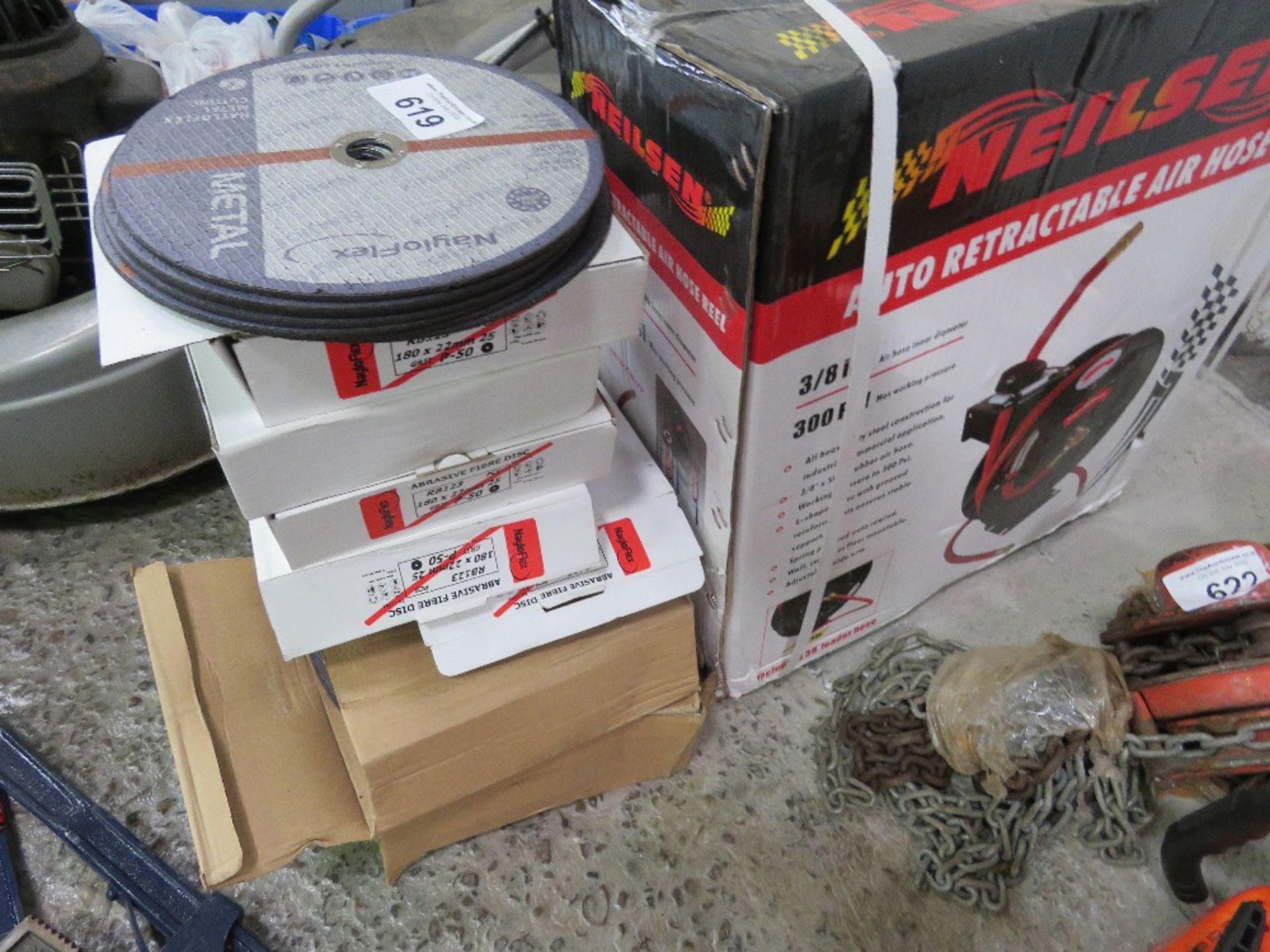 5 X BOXES OF SANDING DISCS PLUS 2 X BOXES OF METAL CUTTING DISCS. - Image 2 of 3