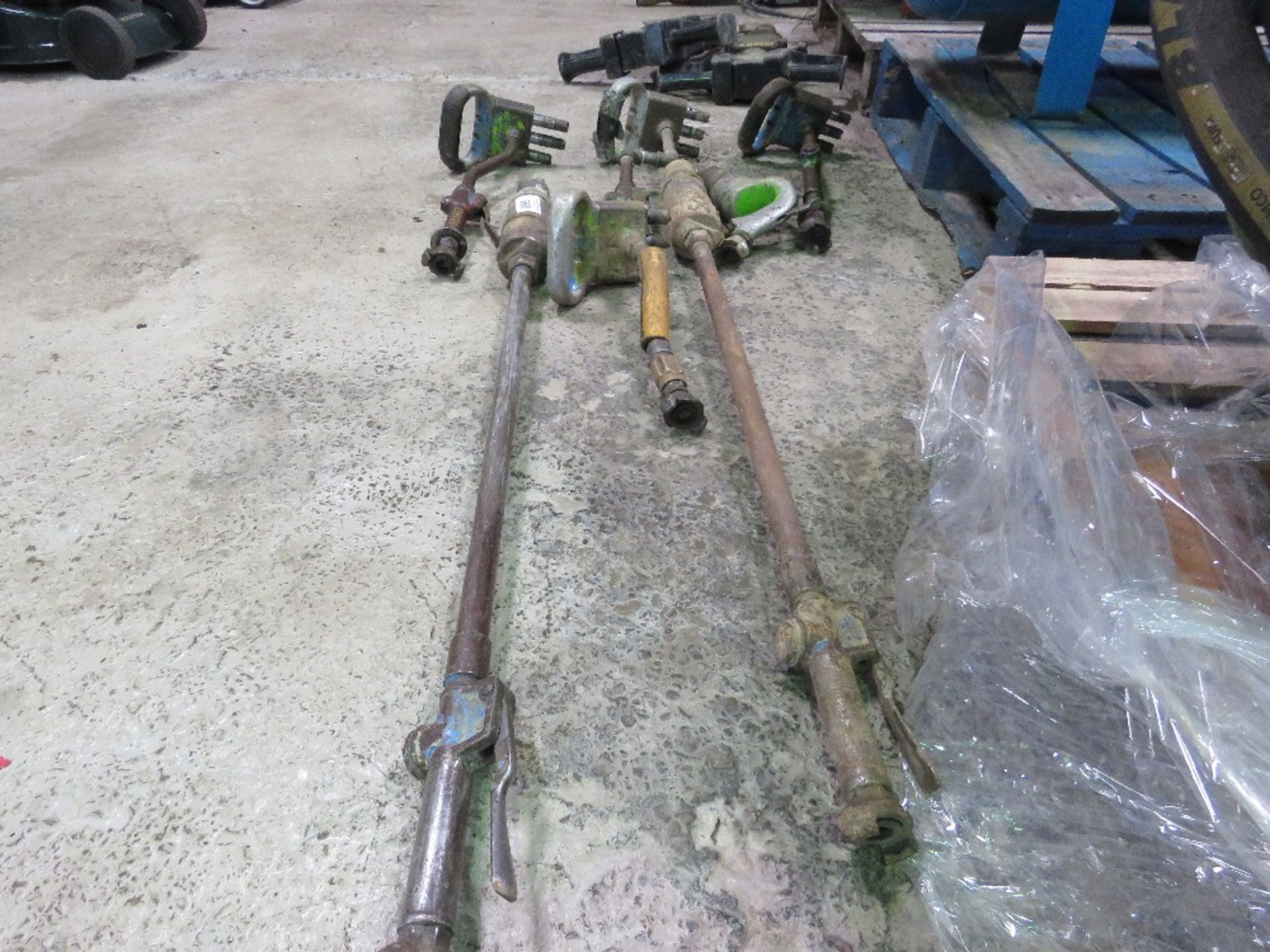 7 X ASSORTED POLE AND HAND HELD SCABBLERS. DIRECT FROM A LOCAL GROUNDWORKS COMPANY AS PART OF THE - Image 2 of 3