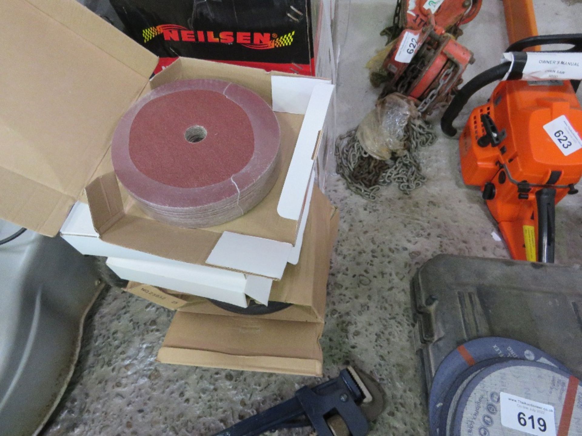 5 X BOXES OF SANDING DISCS PLUS 2 X BOXES OF METAL CUTTING DISCS. - Image 3 of 3