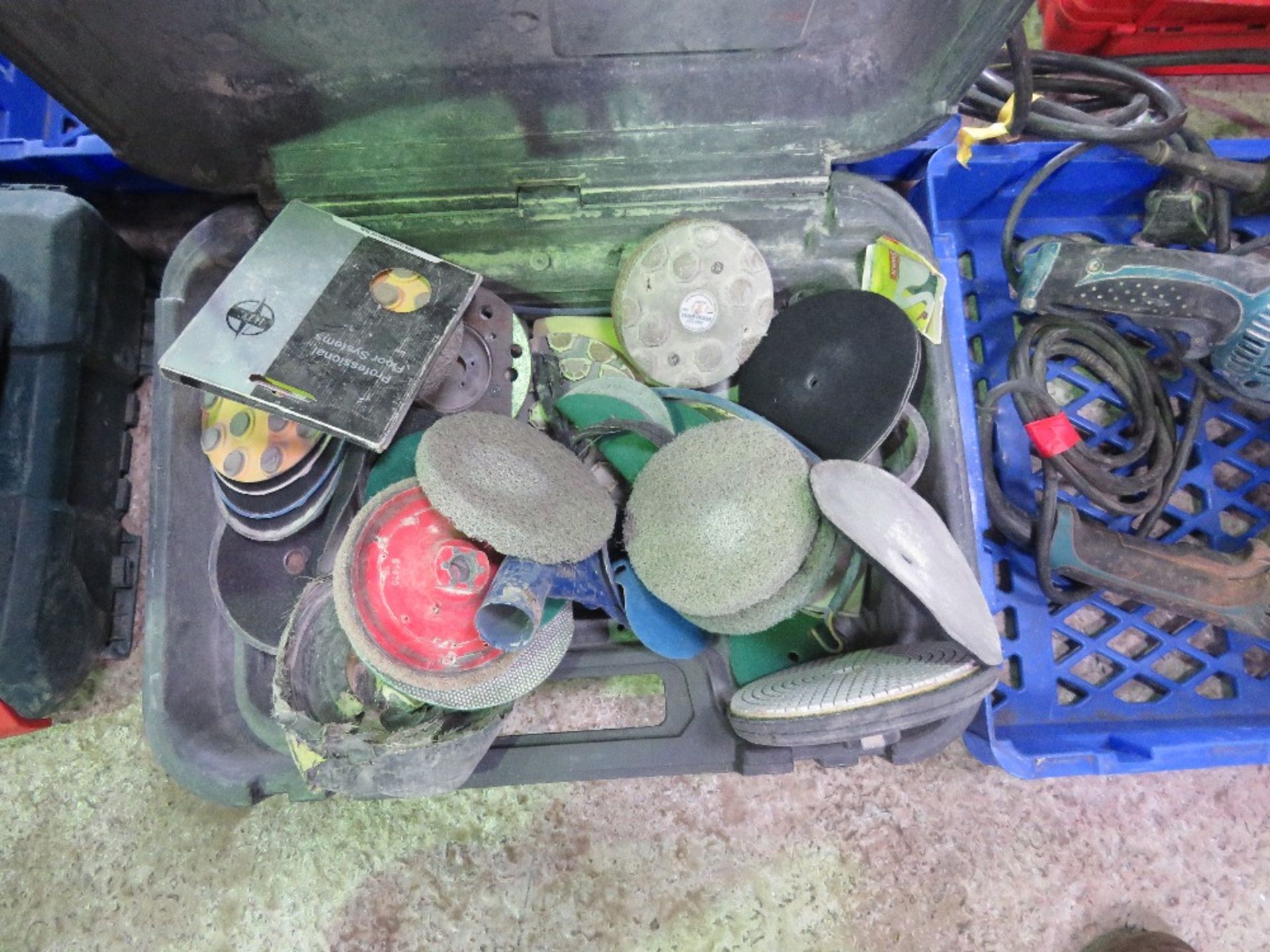 2X BOXES OF POLISHING AND SANDING HEADS THIS LOT IS SOLD UNDER THE AUCTIONEERS MARGIN SCHEME, THERE - Image 4 of 4