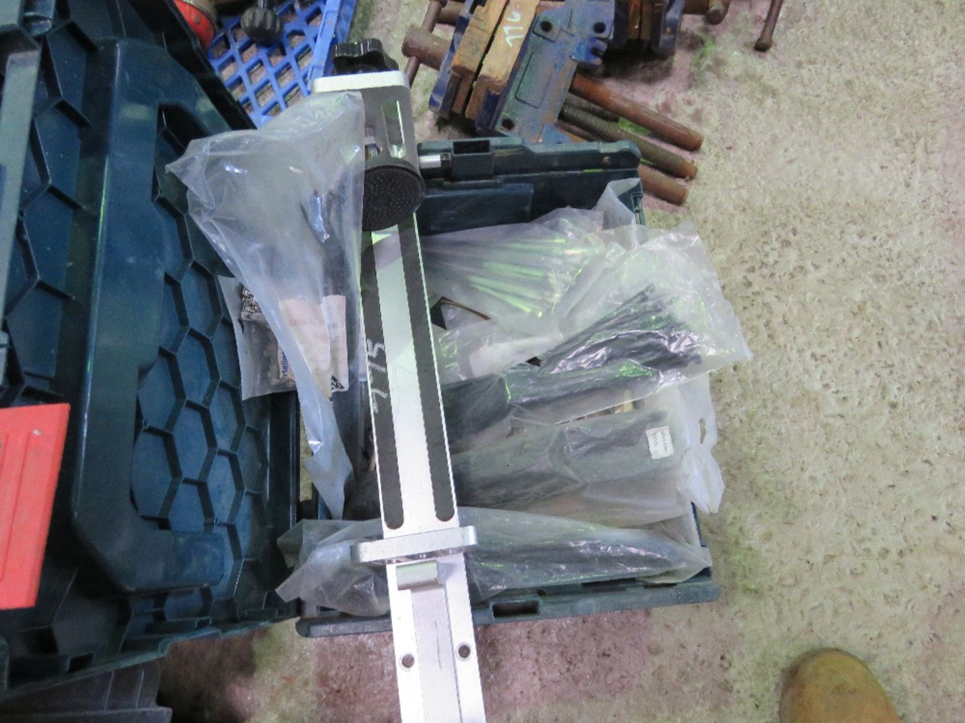 CABLE TIES, SECURING STRAPS AND ALUMINIUM BRACKET THIS LOT IS SOLD UNDER THE AUCTIONEERS MARGIN SCH - Image 2 of 4