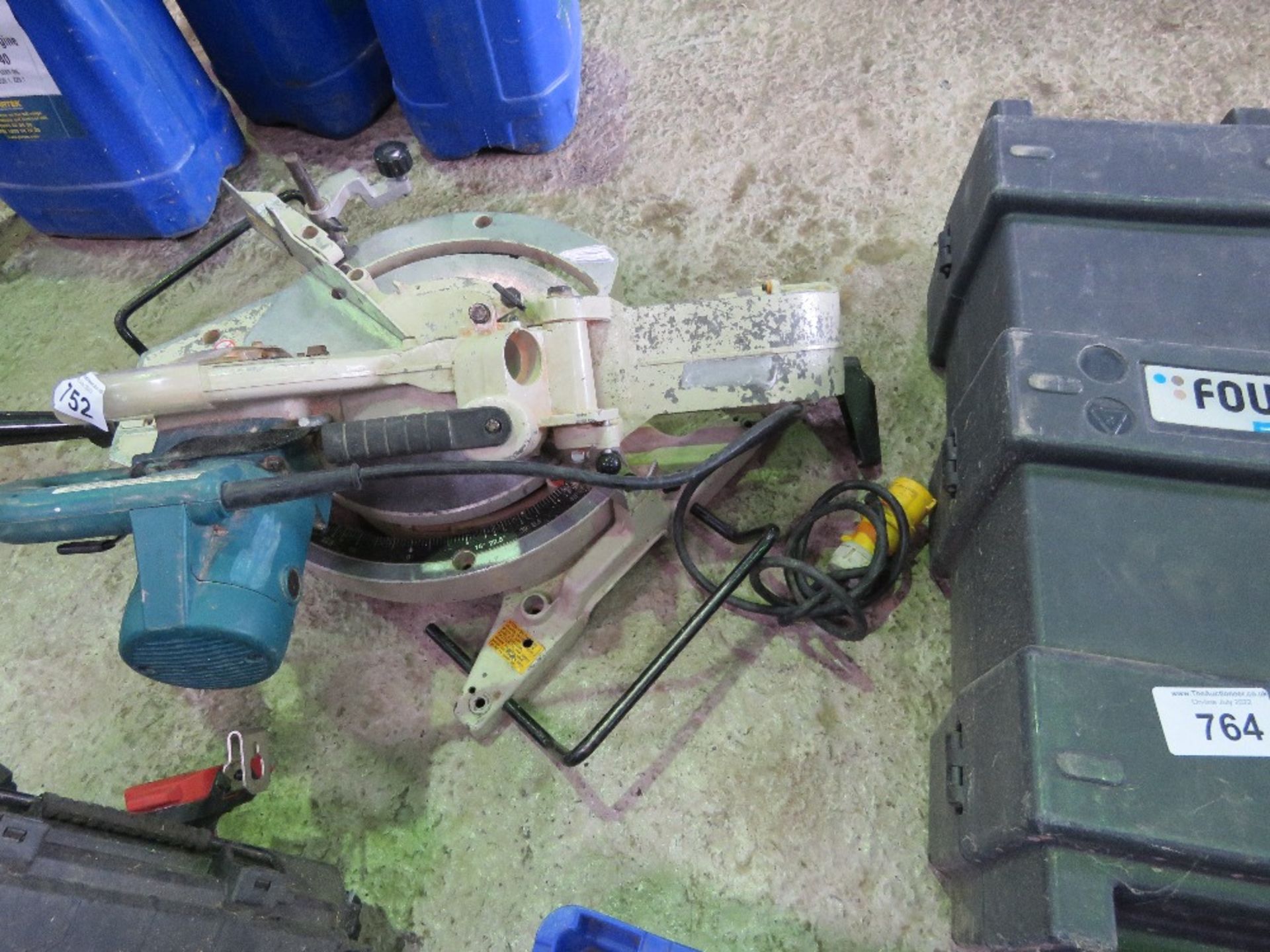 MAKITA 110V COMPOUND MITRE SAW THIS LOT IS SOLD UNDER THE AUCTIONEERS MARGIN SCHEME, THEREFORE NO V - Image 2 of 3