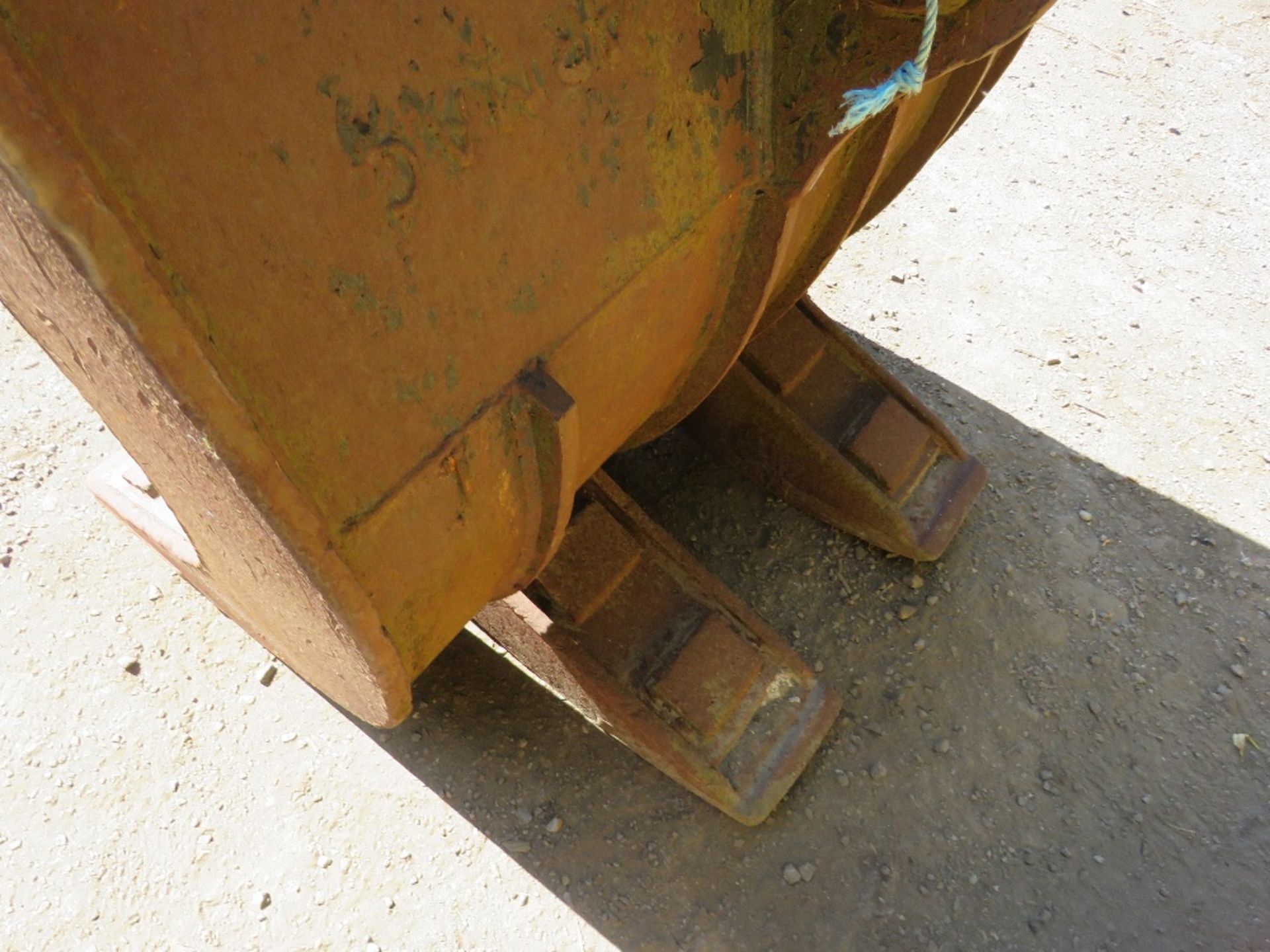 EXCAVATOR GRAPPLE ON 80MM PINS. DIRECT FROM A LOCAL GROUNDWORKS COMPANY AS PART OF THEIR RESTRUCT - Image 5 of 5