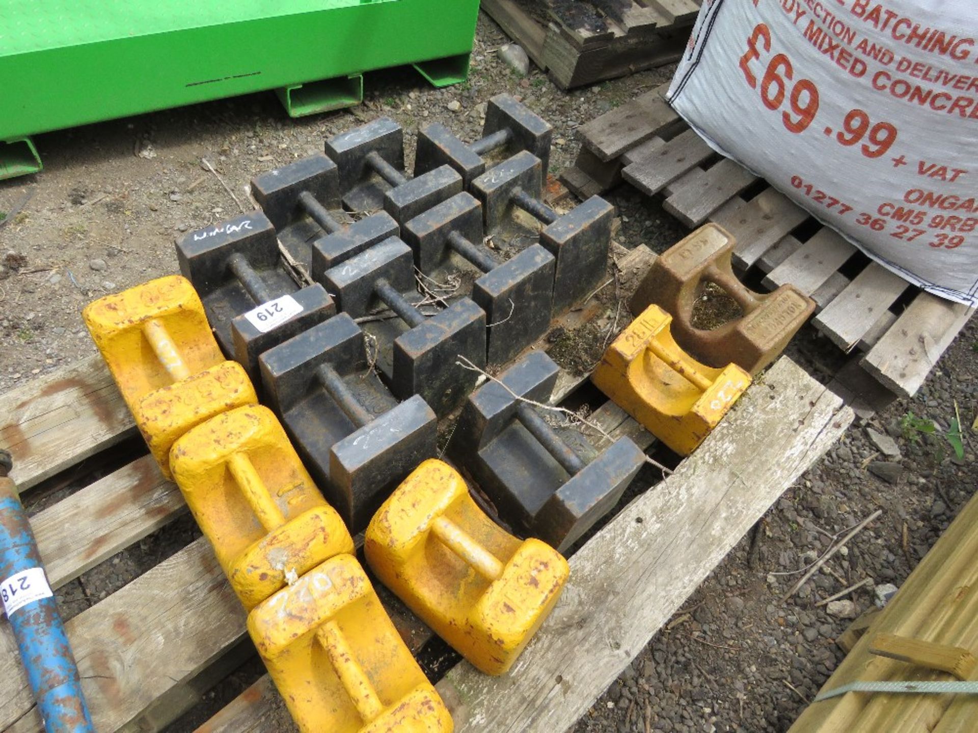 PALLET CONTAINING 15 X WEIGHTS. THIS LOT IS SOLD UNDER THE AUCTIONEERS MARGIN SCHEME, THEREFORE NO - Image 2 of 2