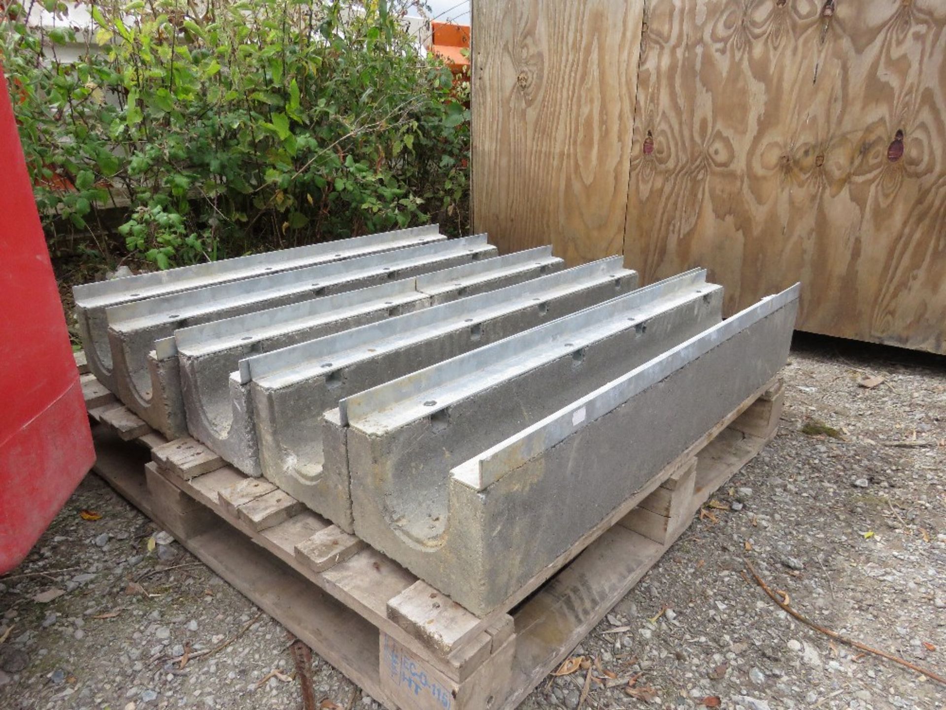 5 X CONCRETE DRAINAGE CHANNELS, NO GRILLES. THIS LOT IS SOLD UNDER THE AUCTIONEERS MARGIN SCHEME, TH - Image 2 of 3