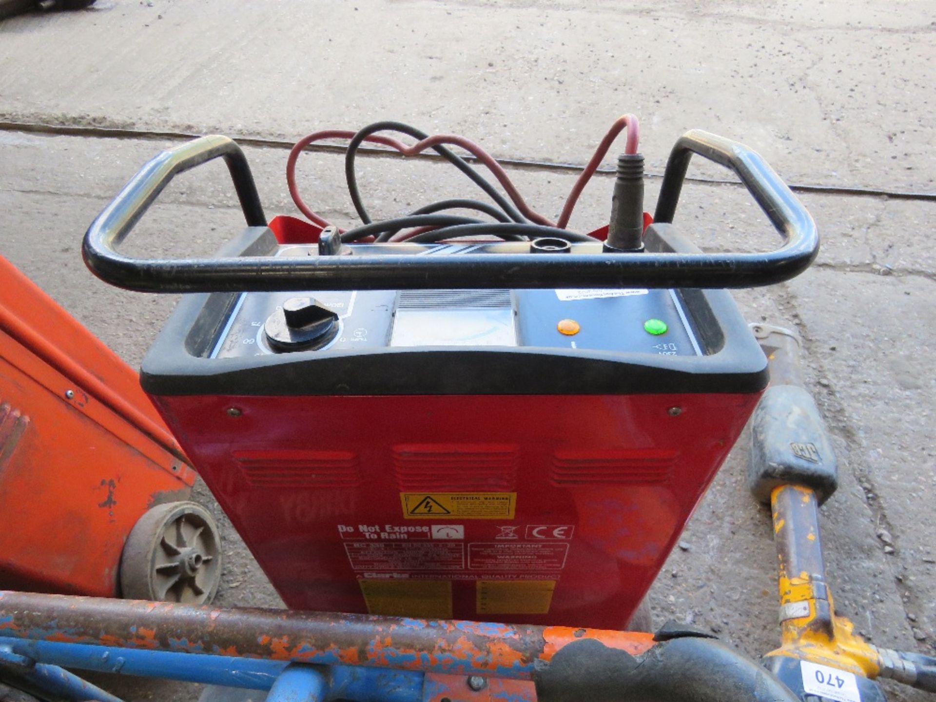 BATTERY CHARGER. DIRECT FROM A LOCAL GROUNDWORKS COMPANY AS PART OF THEIR RESTRUCTURING PROGRAMM - Bild 3 aus 3