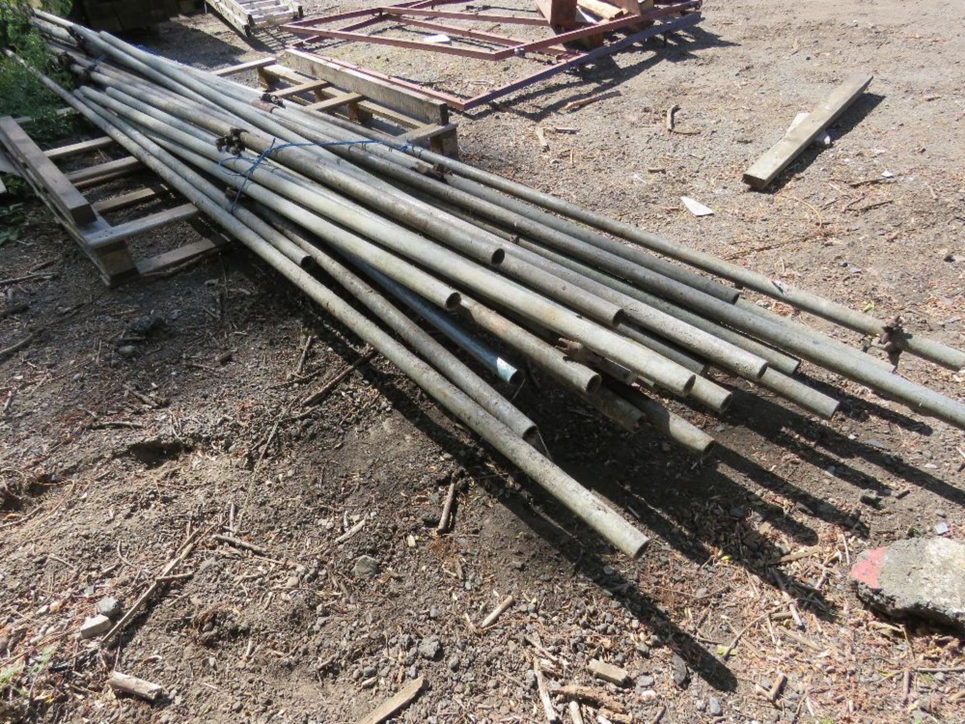 QUANTITY OF LONG LENGTH SCAFFOLD TUBES, 8FT - 20FT APPROX. - Image 4 of 4