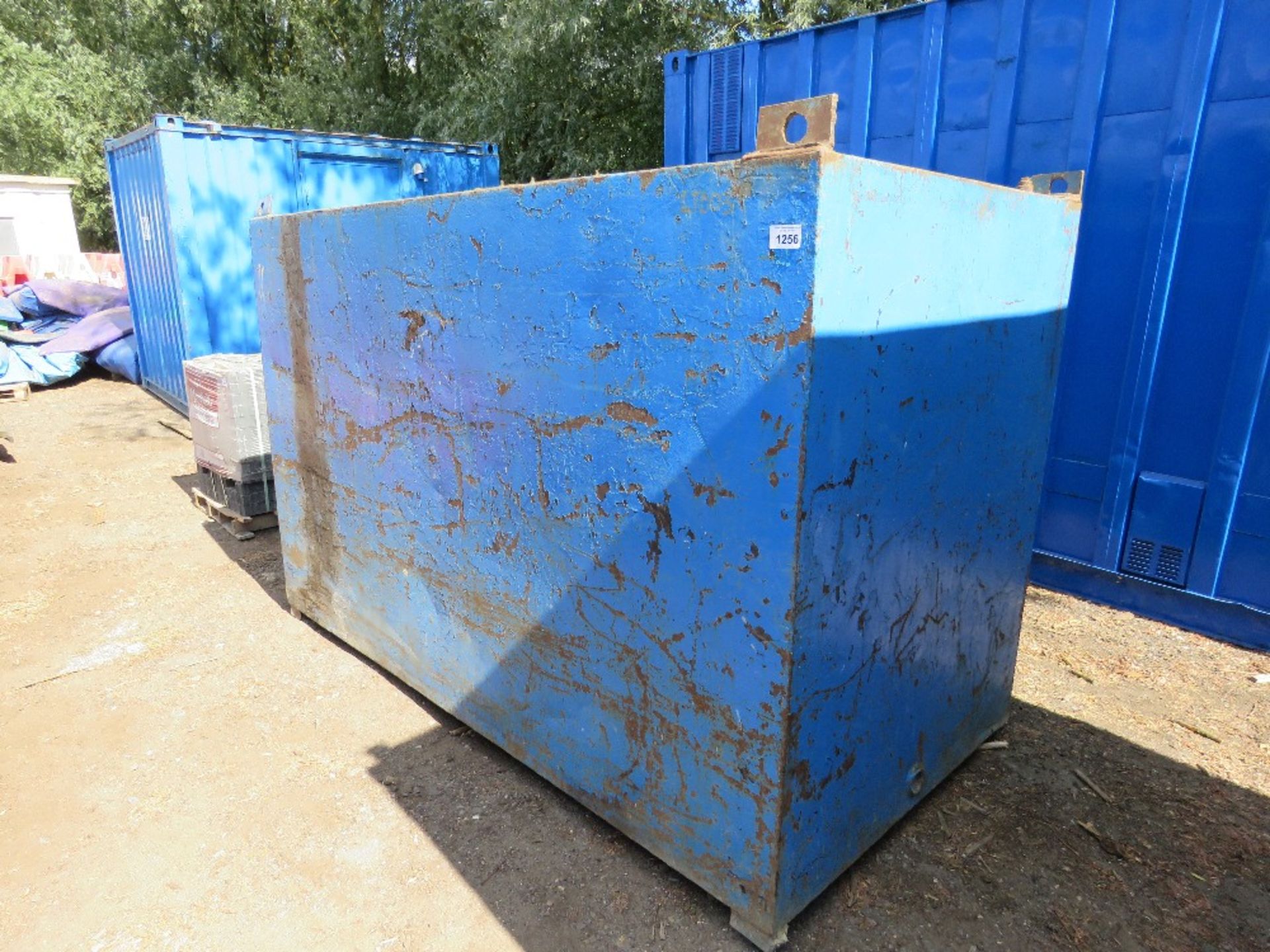 SMALL STEEL STORAGE CONTAINER WITH LIFTING EYES 8FT X 4FT APPROX. DIRECT FROM A LOCAL GROUNDWORKS