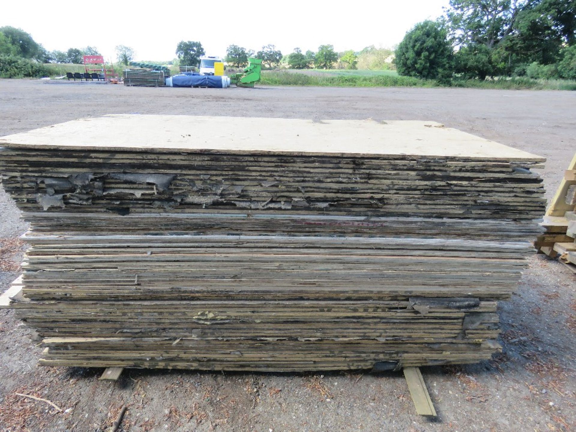 PRE USED PLYWOOD SHEETS 65NO APPROX. THIS LOT IS SOLD UNDER THE AUCTIONEERS MARGIN SCHEME, THEREFORE - Image 3 of 3