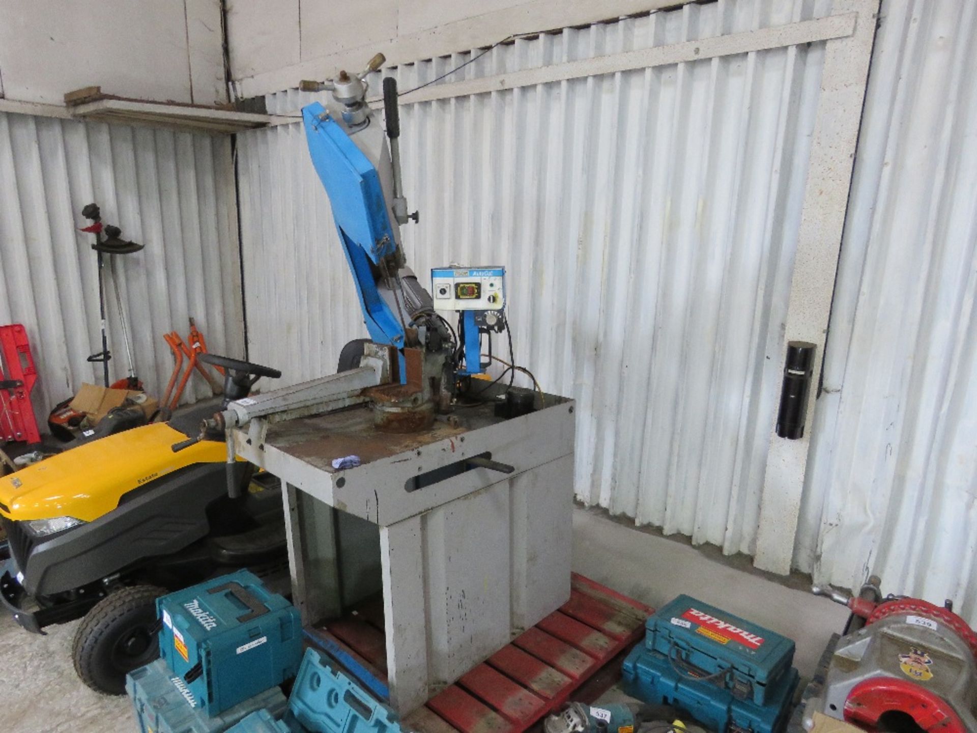 AUTOCUT YCM285 3 PHASE POWERED BANDSAW. SOURCED FROM SCHOOL, WORKING WHEN REMOVED. THIS LOT IS SOLD