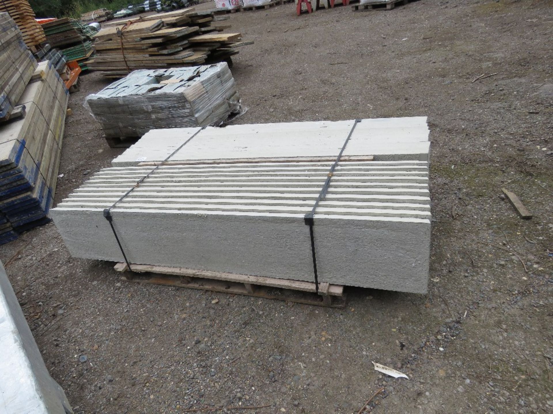 PALLET OF 20 X BRICK EFFECT CONCRETE GRAVEL BOARDS 1.83M X 30CM APPROX. - Image 3 of 5