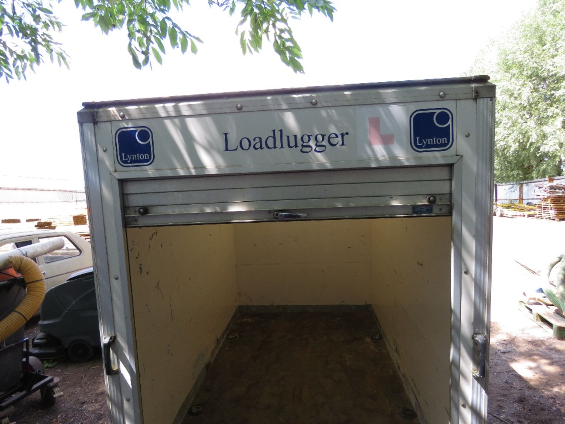 LYNTON LOAD LUGGER TRAILER WITH SPRE WHEEL AND KEY 8FT X 5FT APPROX WITH REAR ROLLER SHUTTER. SOURC - Image 4 of 7