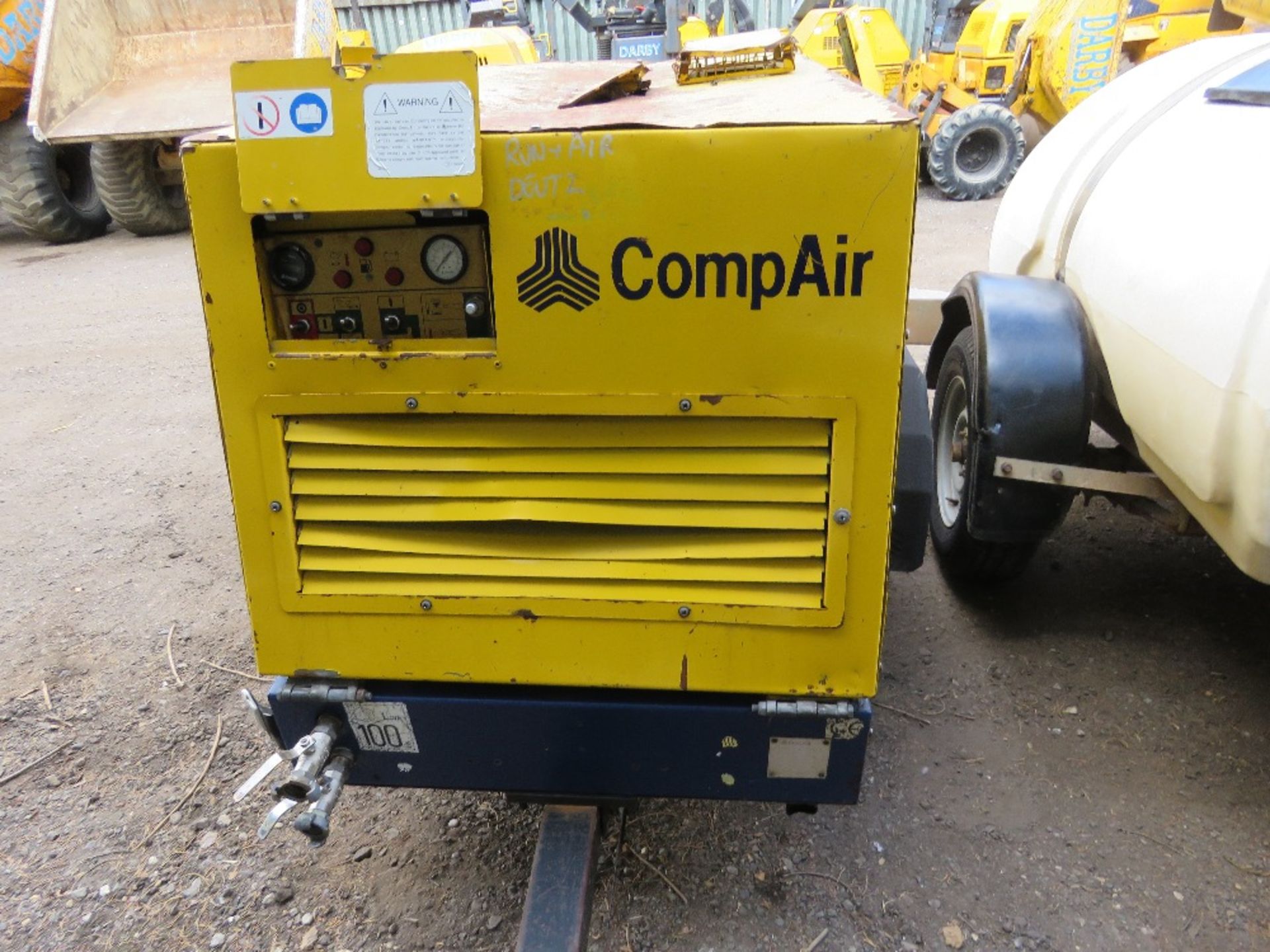 COMPAIR TOWED COMPRESSOR WITH DEUTZ ENGINE. WHEN TESTED WAS SEEN TO RUN AND MAKE AIR. - Image 3 of 5
