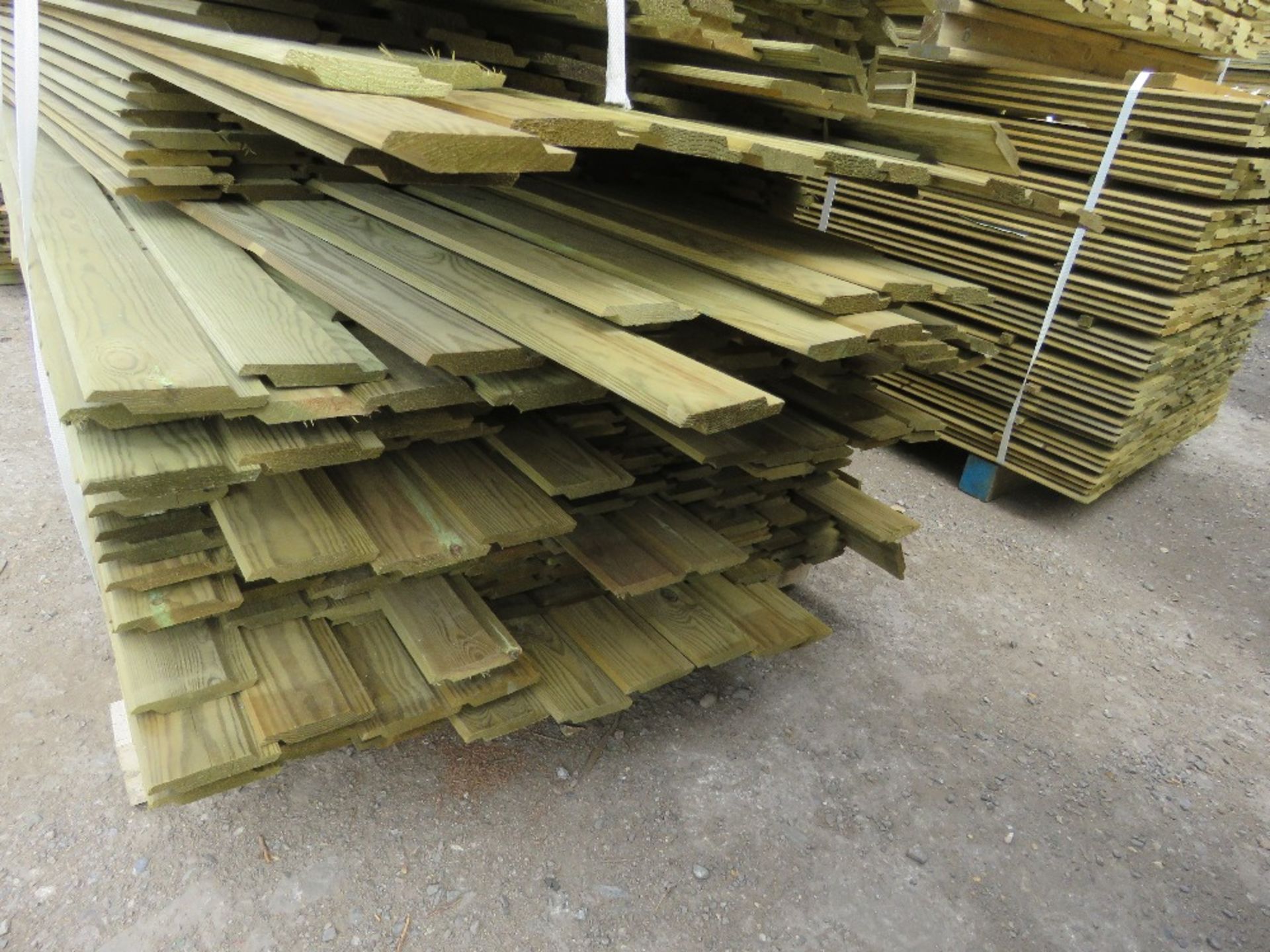 LARGE PACK OF PRESSURE TREATED TIMBER SHIPLAP CLADDING FOR FENCING PANELS ETC MIXED @ 1.1-1.9M LENGT - Image 2 of 3