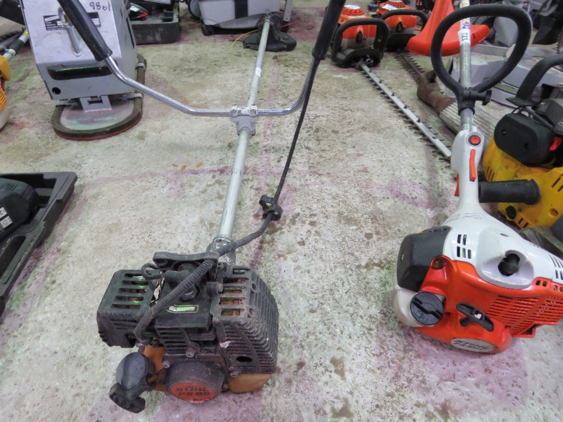STIHL F586 STRIMMER THIS LOT IS SOLD UNDER THE AUCTIONEERS MARGIN SCHEME, THEREFORE NO VAT WILL BE - Image 3 of 3