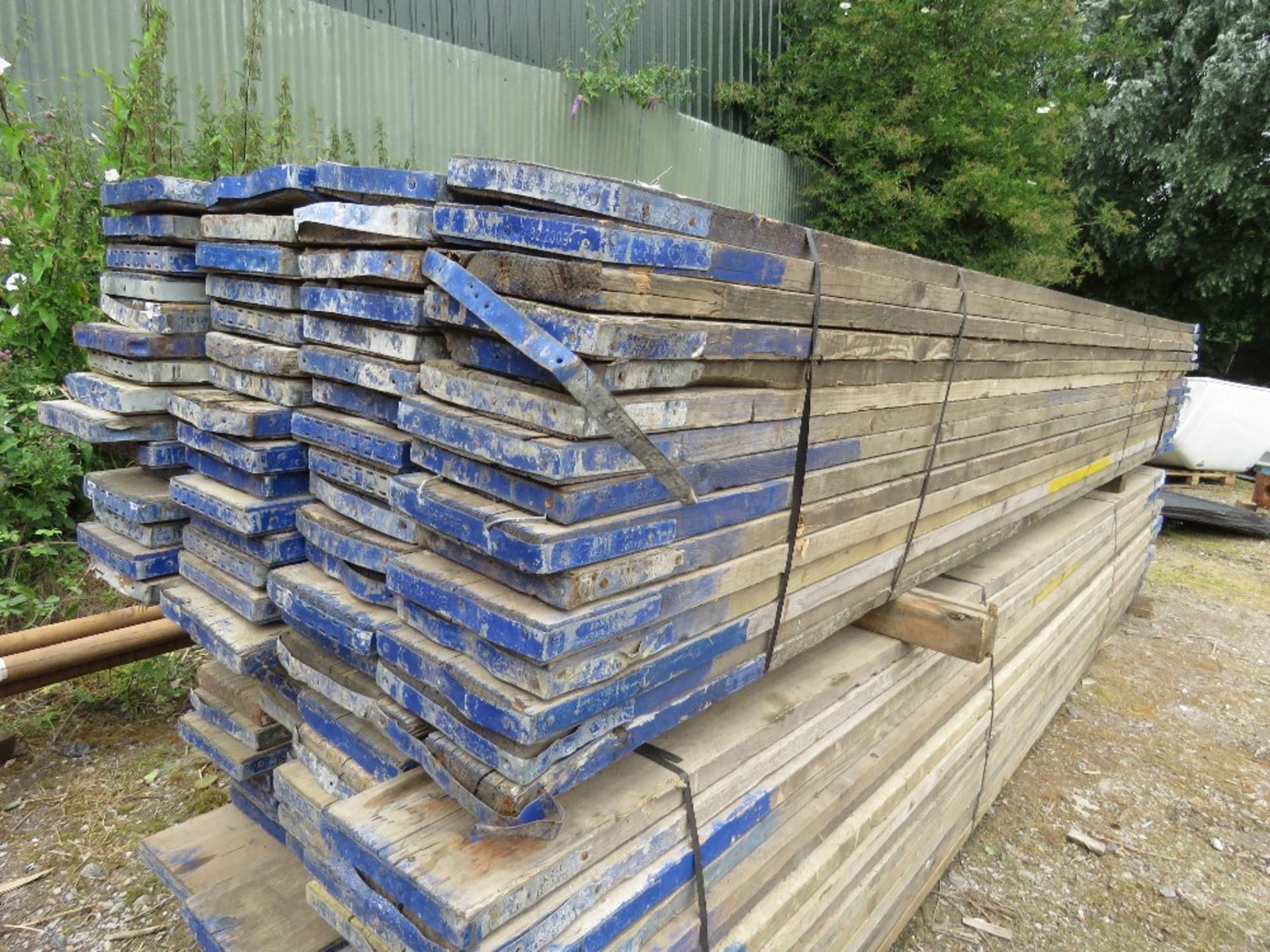 STACK OF 60 X PRE USED SCAFFOLD BOARDS, 3.9M LENGTH APPROX. THIS LOT IS SOLD UNDER THE AUCTIONEERS M - Image 2 of 4