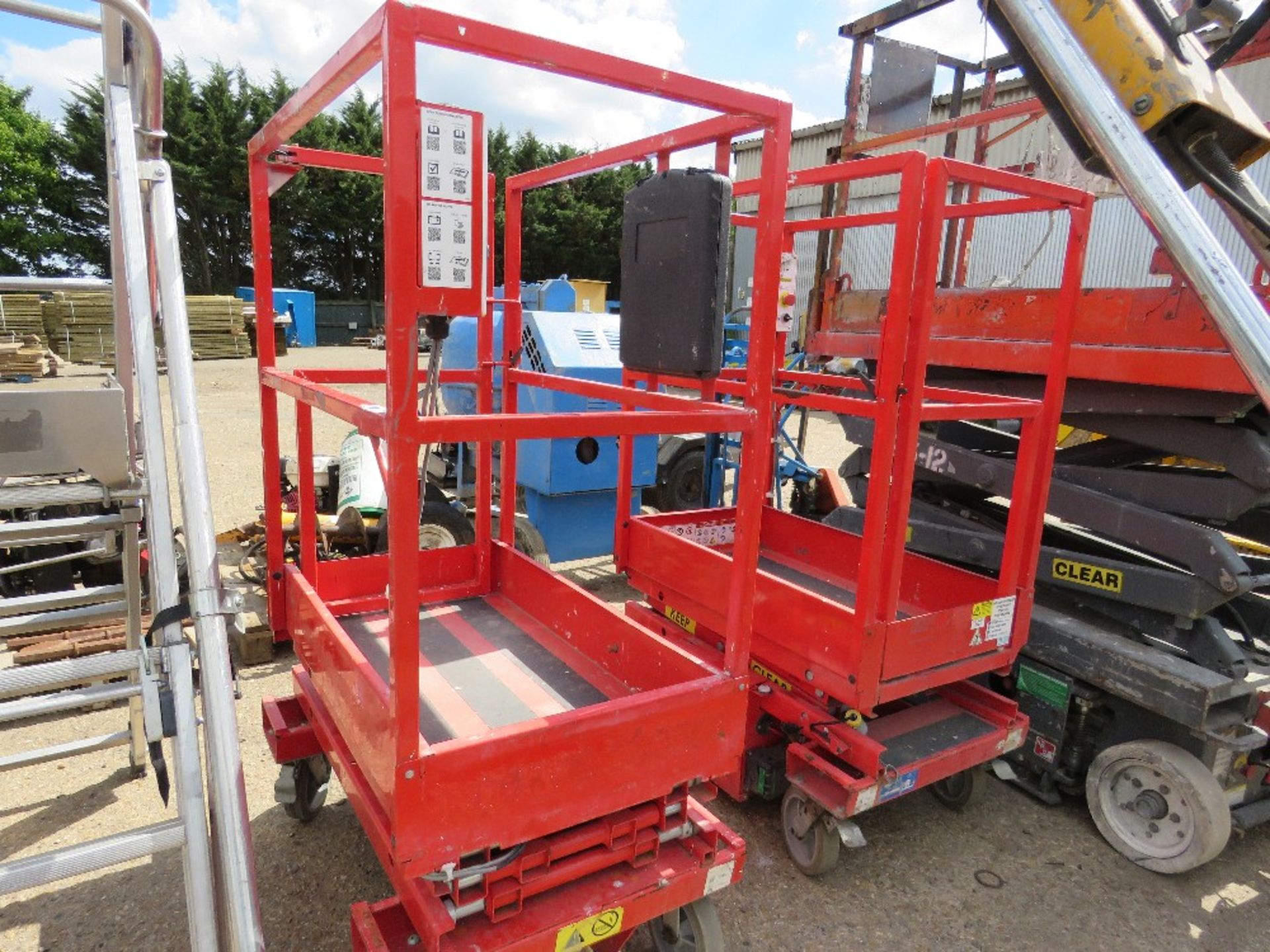 HYBRID PUSH AROUND SCISSOR LIFT ACCESS UNIT. - Image 4 of 4