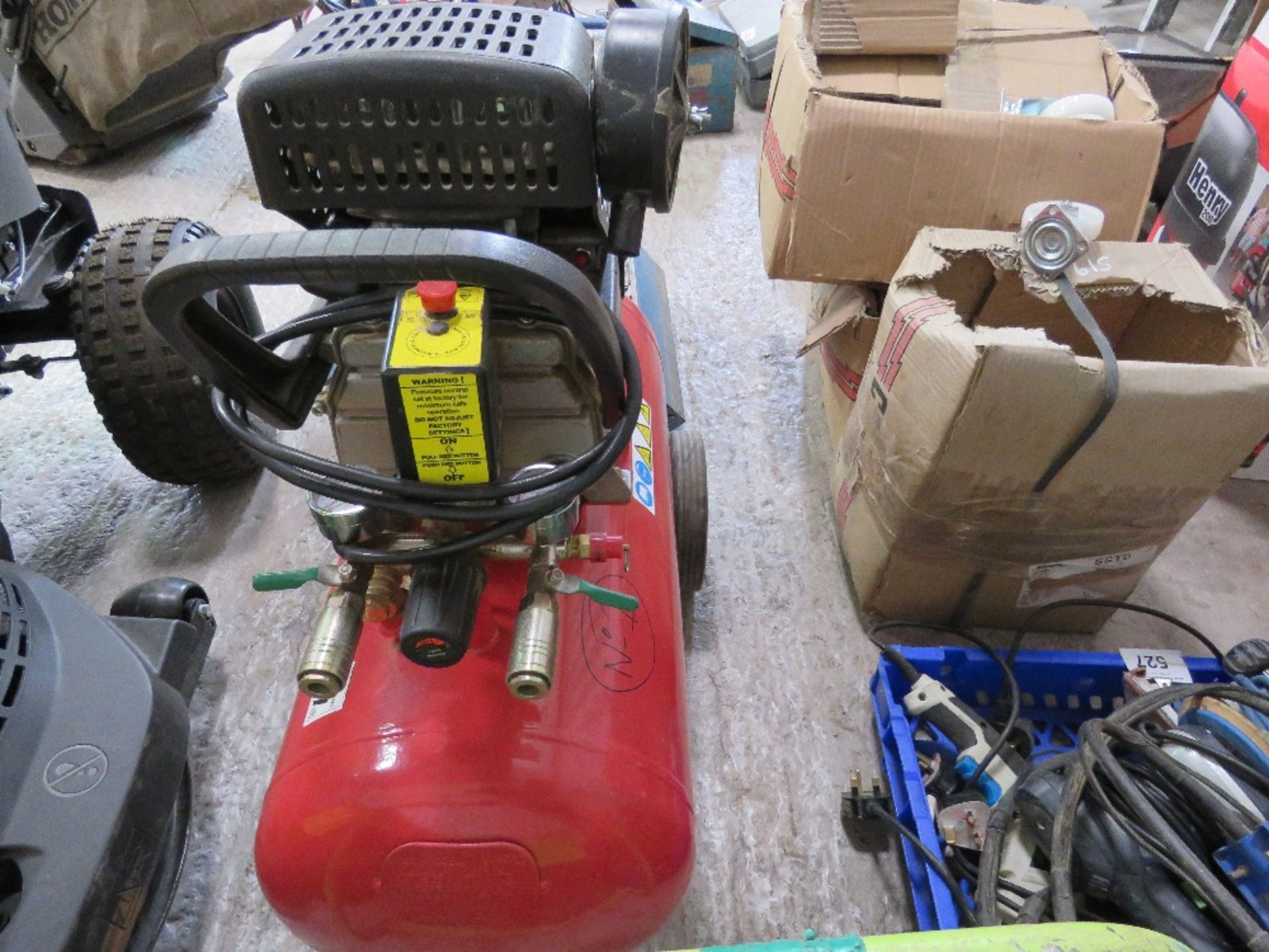 PANTHER 240VOLT MINI COMPRESSOR. THIS LOT IS SOLD UNDER THE AUCTIONEERS MARGIN SCHEME, THEREFORE NO - Image 3 of 3