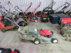 HONDA HRB 475 MOWER WITH COLLECTOR.