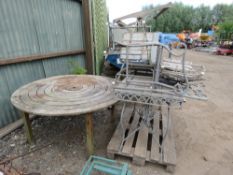 ROUND WOODEN TABLE PLUS ASSORTED METAL FRAMED GARDEN FURNITURE. THIS LOT IS SOLD UNDER THE AUCTIONEE