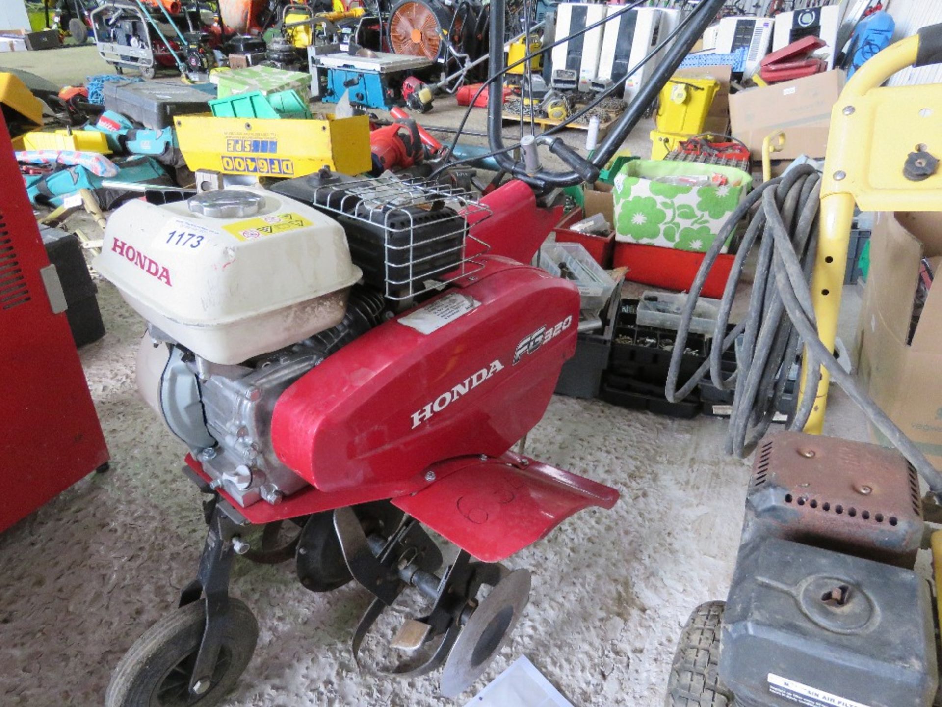 HONDA FG320 PETROL ROTORVATOR, RUNS BUT BLADES NOT TURNING?? THIS LOT IS SOLD UNDER THE AUCTIONEERS - Image 2 of 3