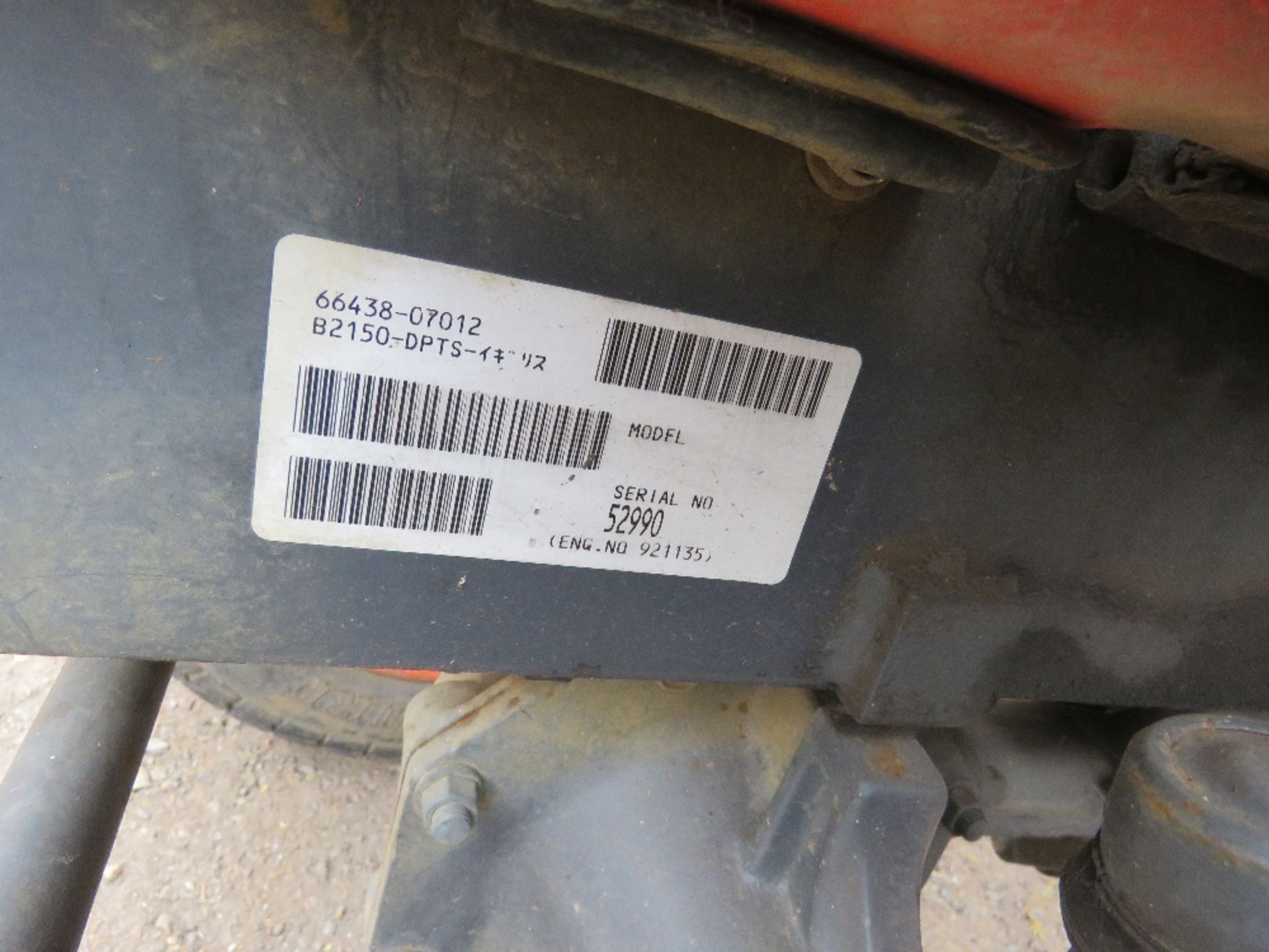 KUBOTA B2150 4WD TRACTOR ON GRASS TYRES. PREVIOUS GOLF CLUB USEAGE. MANUAL GEARBOX. 1508 REC HOURS. - Image 4 of 9