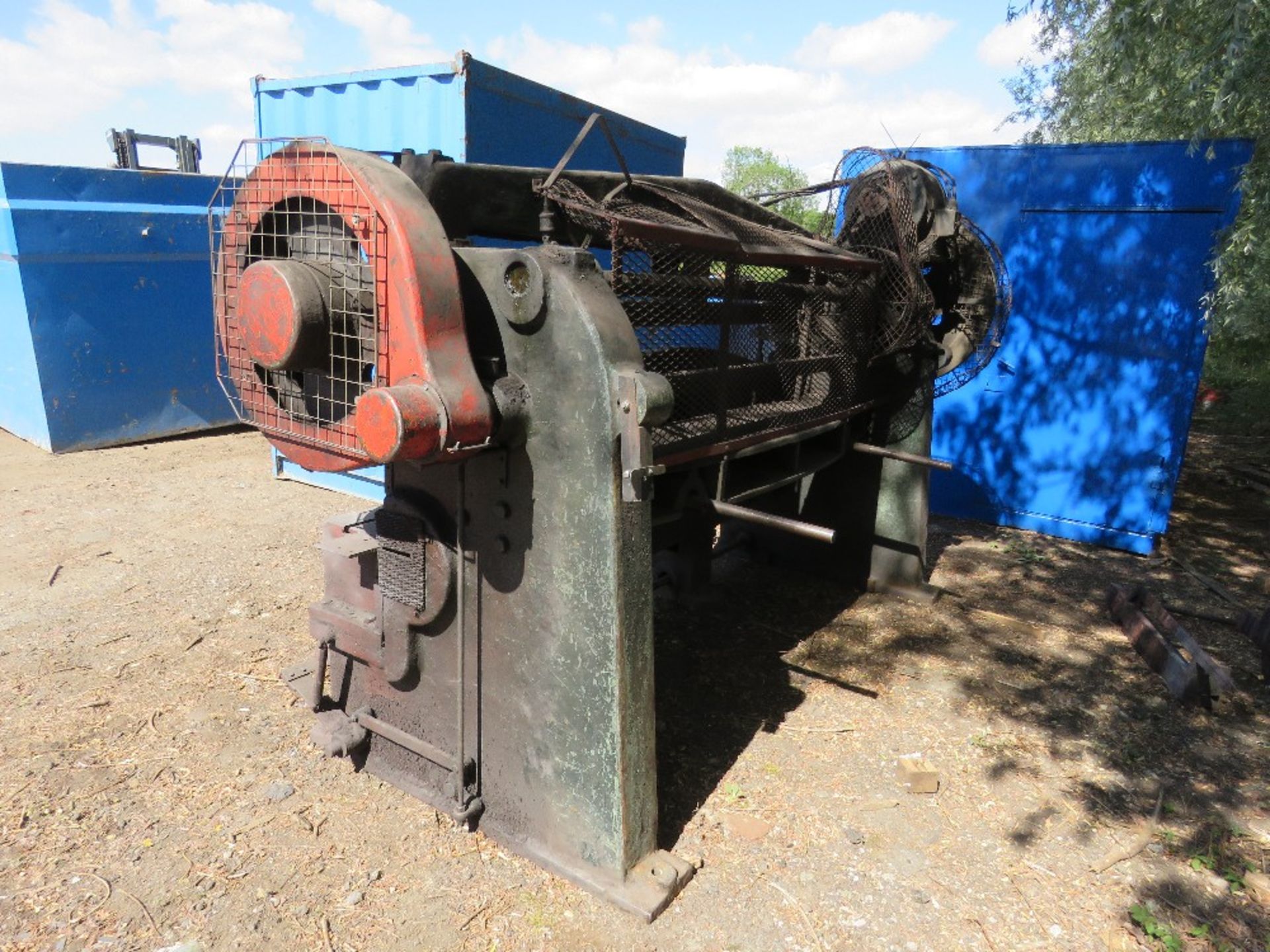 EDWARDS OLD METAL WORKING GUILLOTENE UNIT, WEIGHT 6TONNES APPROX (BUYER TO ARRANGE CRANEAGE, WE CAN - Image 5 of 7