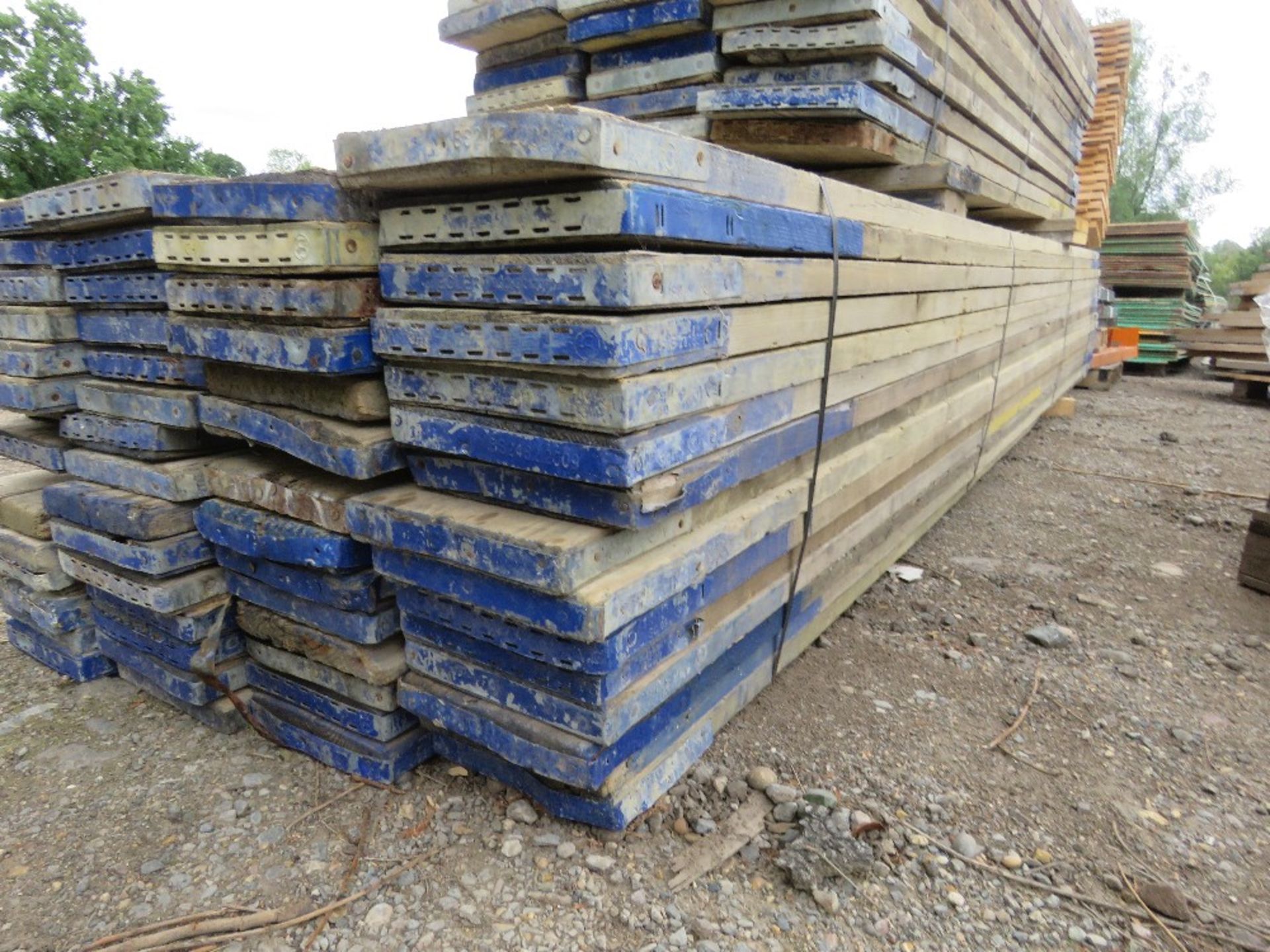 STACK OF 60 X PRE USED SCAFFOLD BOARDS, 3.9M LENGTH APPROX. THIS LOT IS SOLD UNDER THE AUCTIONEERS M - Image 3 of 3