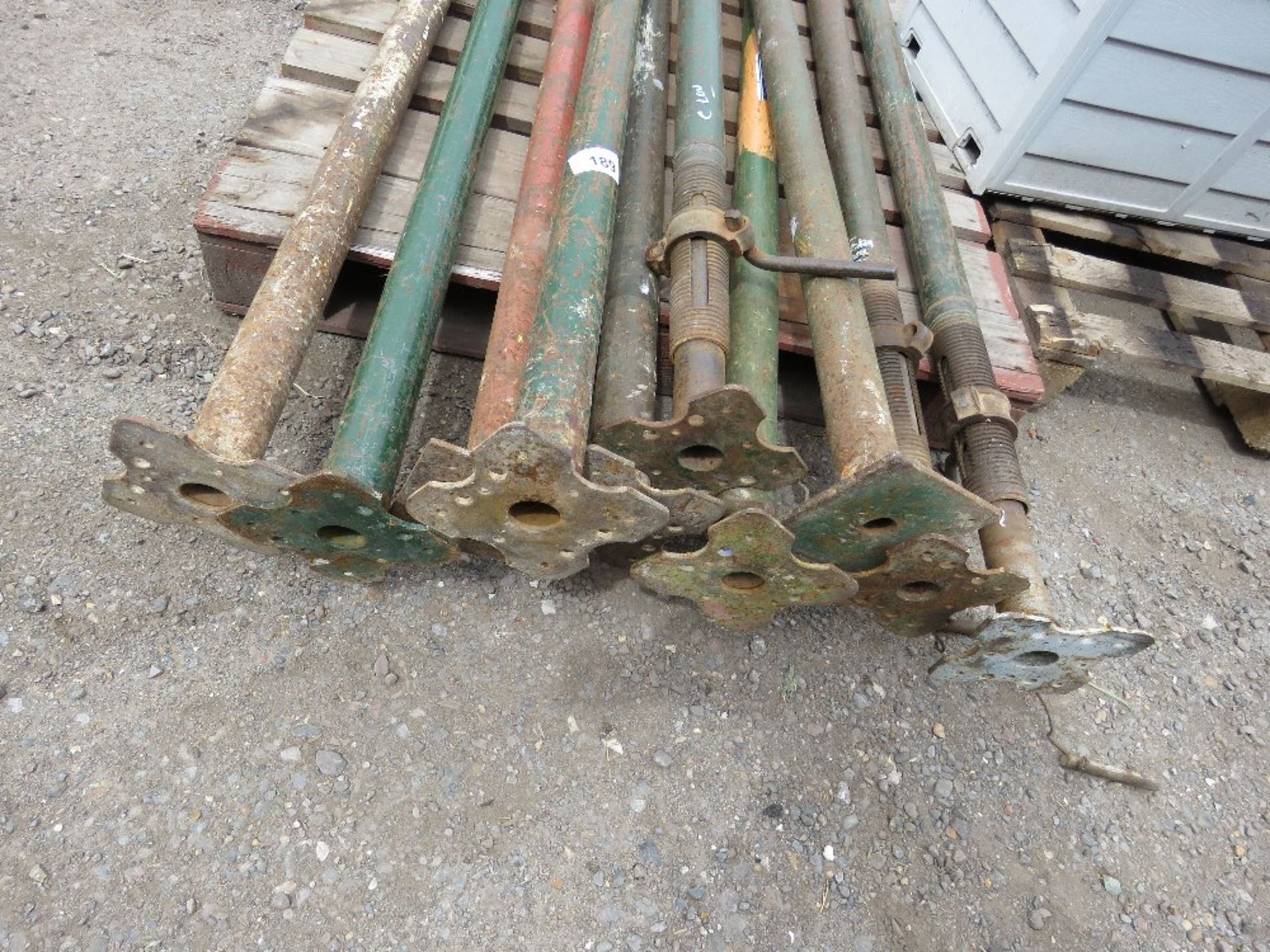 10 X ACROW TYPE SUPPORT PROPS. THIS LOT IS SOLD UNDER THE AUCTIONEERS MARGIN SCHEME, THEREFORE NO VA - Image 2 of 3