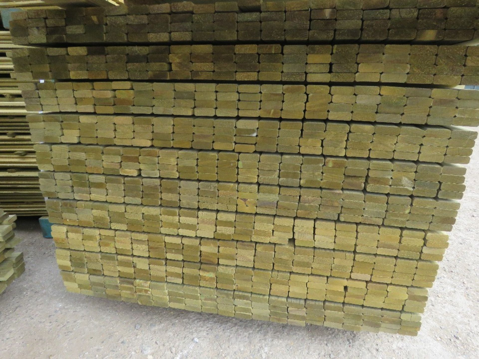 LARGE PACK OF PRESSURE TREATED VENETIAN SLATS FOR FENCING PANELS ETC @ 1.72M LENGTH 45MM WIDE X 17MM - Image 2 of 3