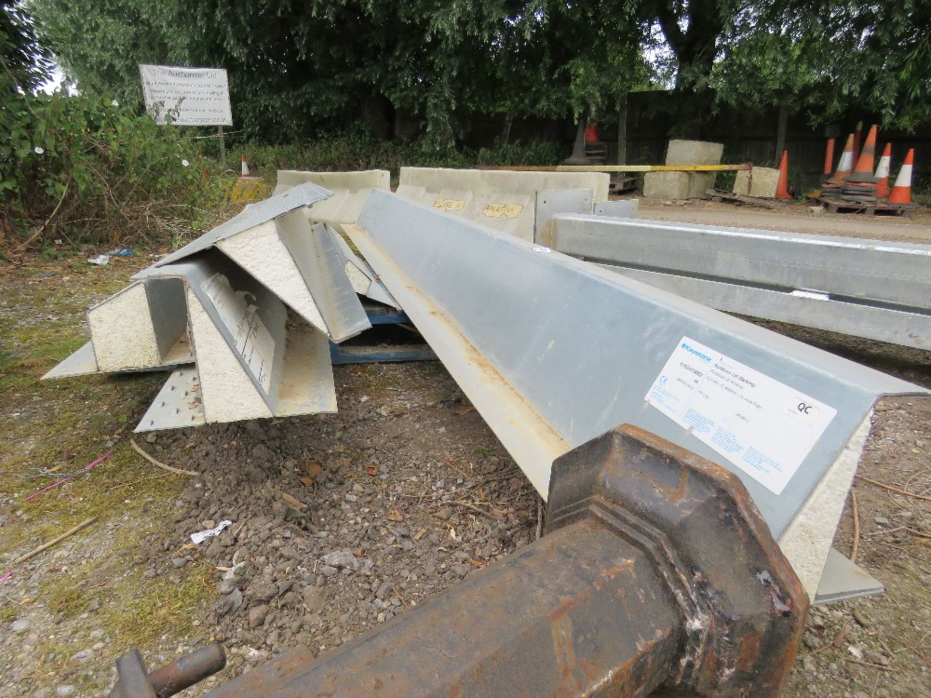 6 X STEEL LINTELS, 4FT -12FT APPROX. THIS LOT IS SOLD UNDER THE AUCTIONEERS MARGIN SCHEME, THEREFORE - Image 2 of 4
