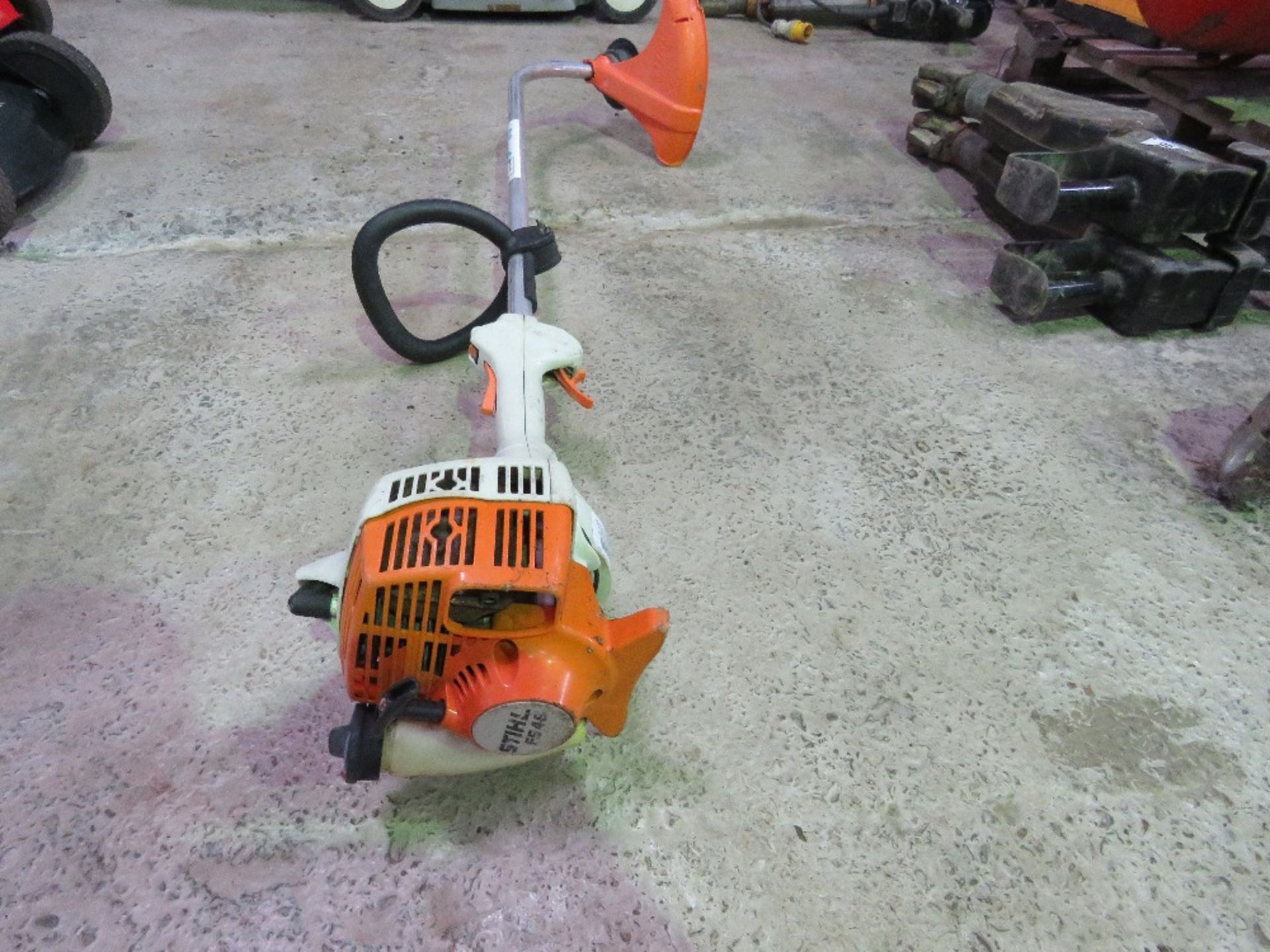 STIHL FS45 PETROL STRIMMER. THIS LOT IS SOLD UNDER THE AUCTIONEERS MARGIN SCHEME, THEREFORE NO VAT W - Image 3 of 3