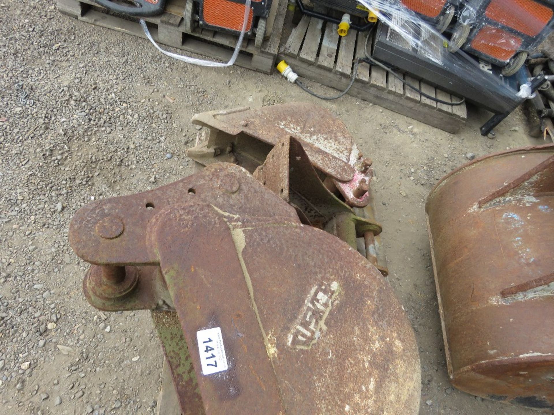 4 X ASSORTED MINI EXCAVATOR BUCKETS. DIRECT FROM A LOCAL GROUNDWORKS COMPANY AS PART OF THEIR RES - Image 3 of 3
