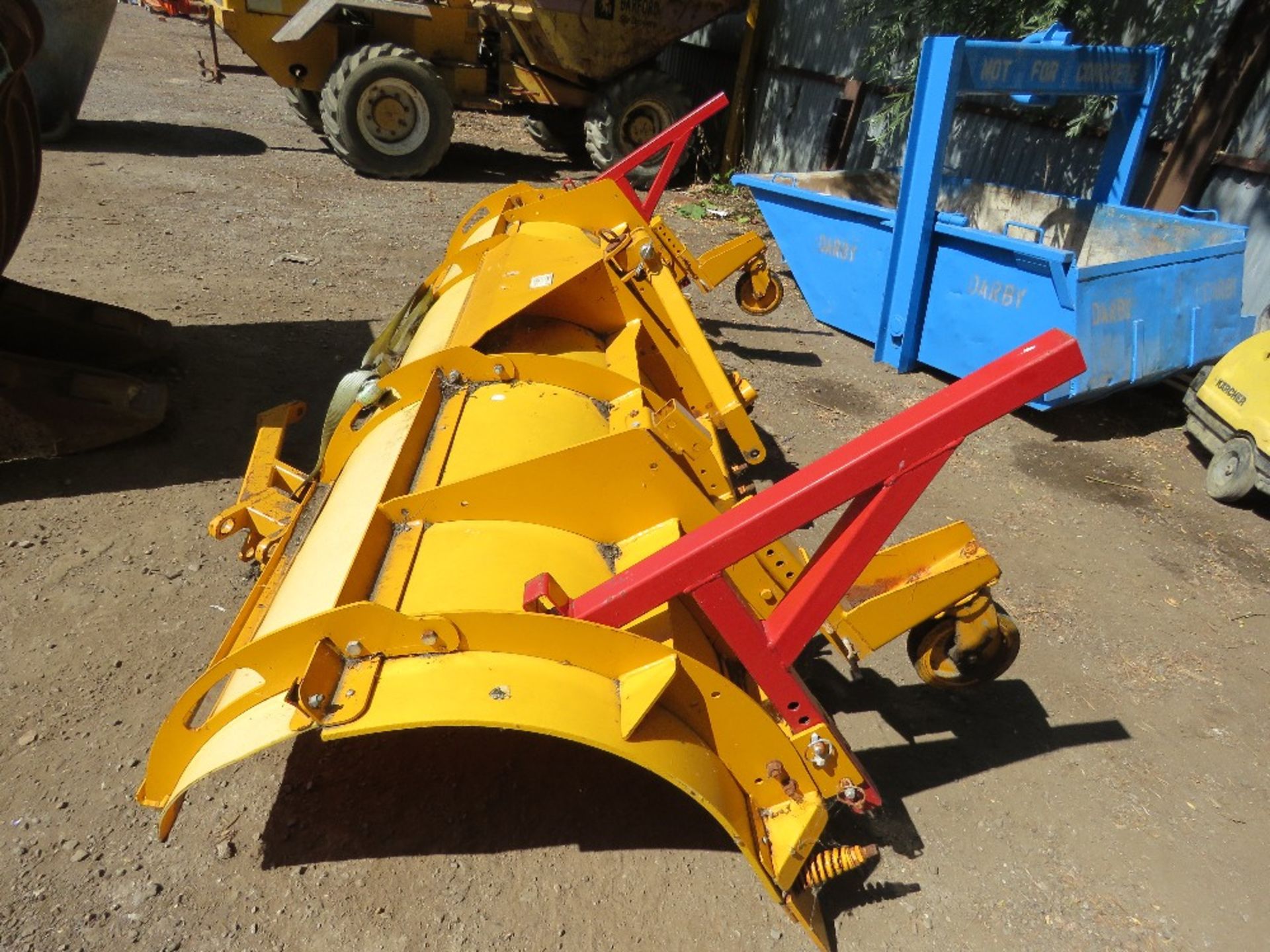 10FT WIDE SNOW PLOUGH BLADE WITH A FRAME AND RAM. - Image 2 of 3