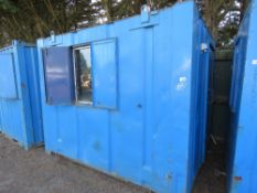 SECURE STEEL SITE OFFICE WITH KEYS. EXTERNAL SIZE: 3M WIDE X 2.43M WIDTH X 2.4M HEIGH APPROX. ID:SO