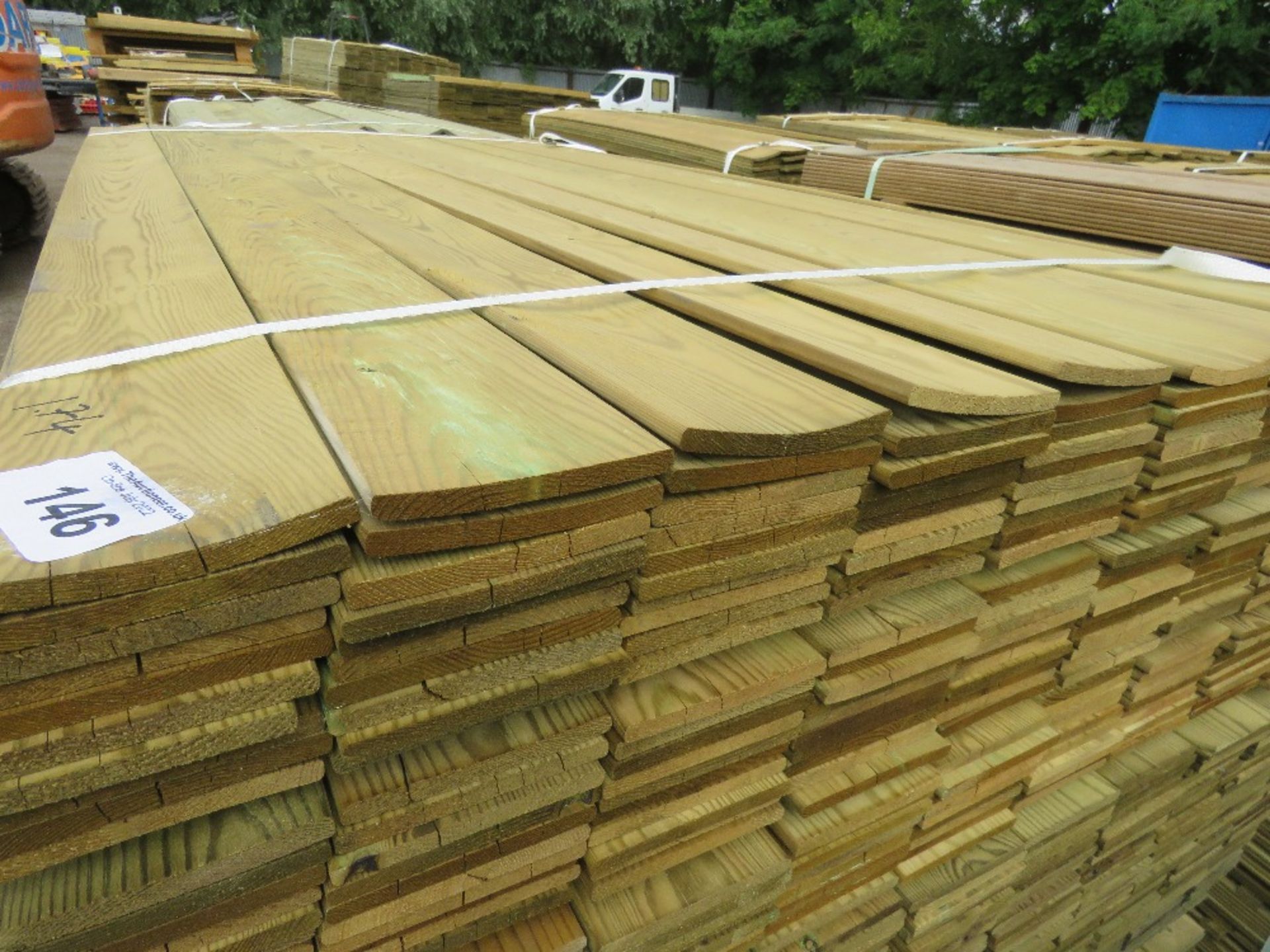 LARGE PACK OF PRESSURE TREATED HIT AND MISS TIMBER CLADDING BOARDS FOR FENCING PANELS ETC @ 1.74M - Image 3 of 3