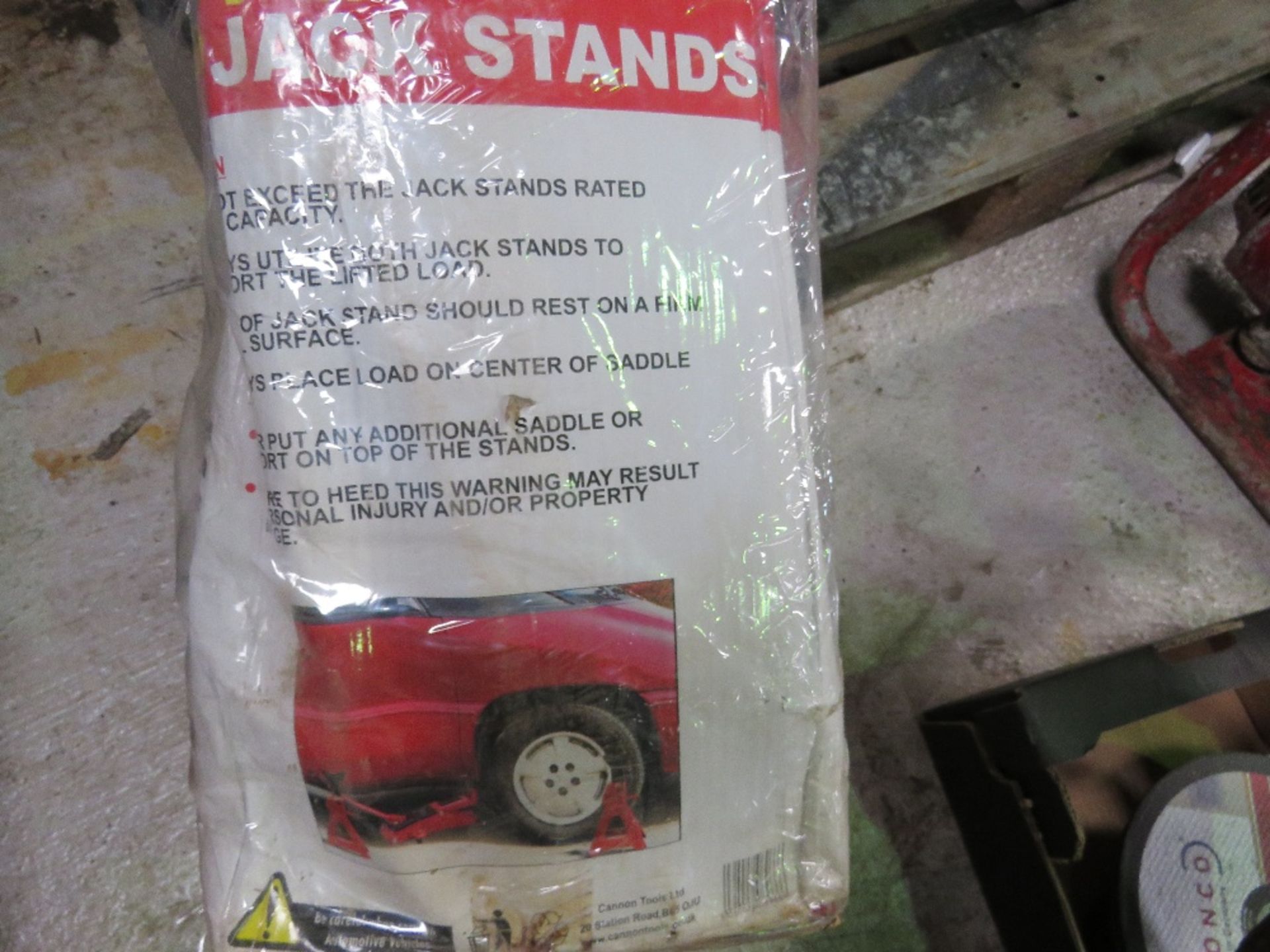 PAIR OF 6 TONNE RATED AXLE STANDS. - Image 2 of 2