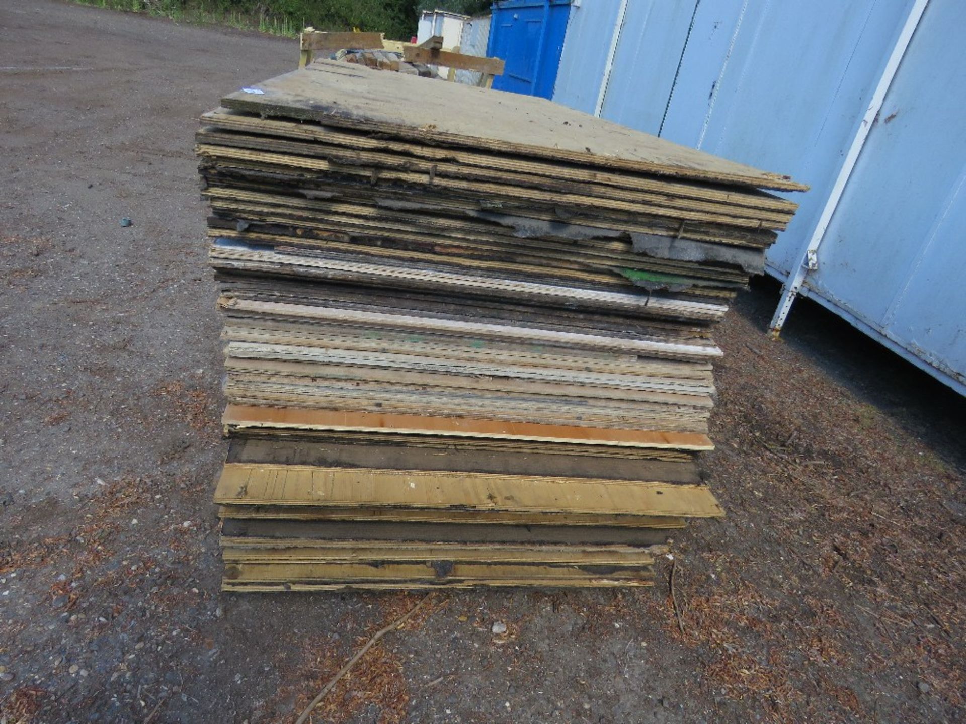 PRE USED PLYWOOD SHEETS 65NO APPROX. THIS LOT IS SOLD UNDER THE AUCTIONEERS MARGIN SCHEME, THEREFORE - Image 2 of 3