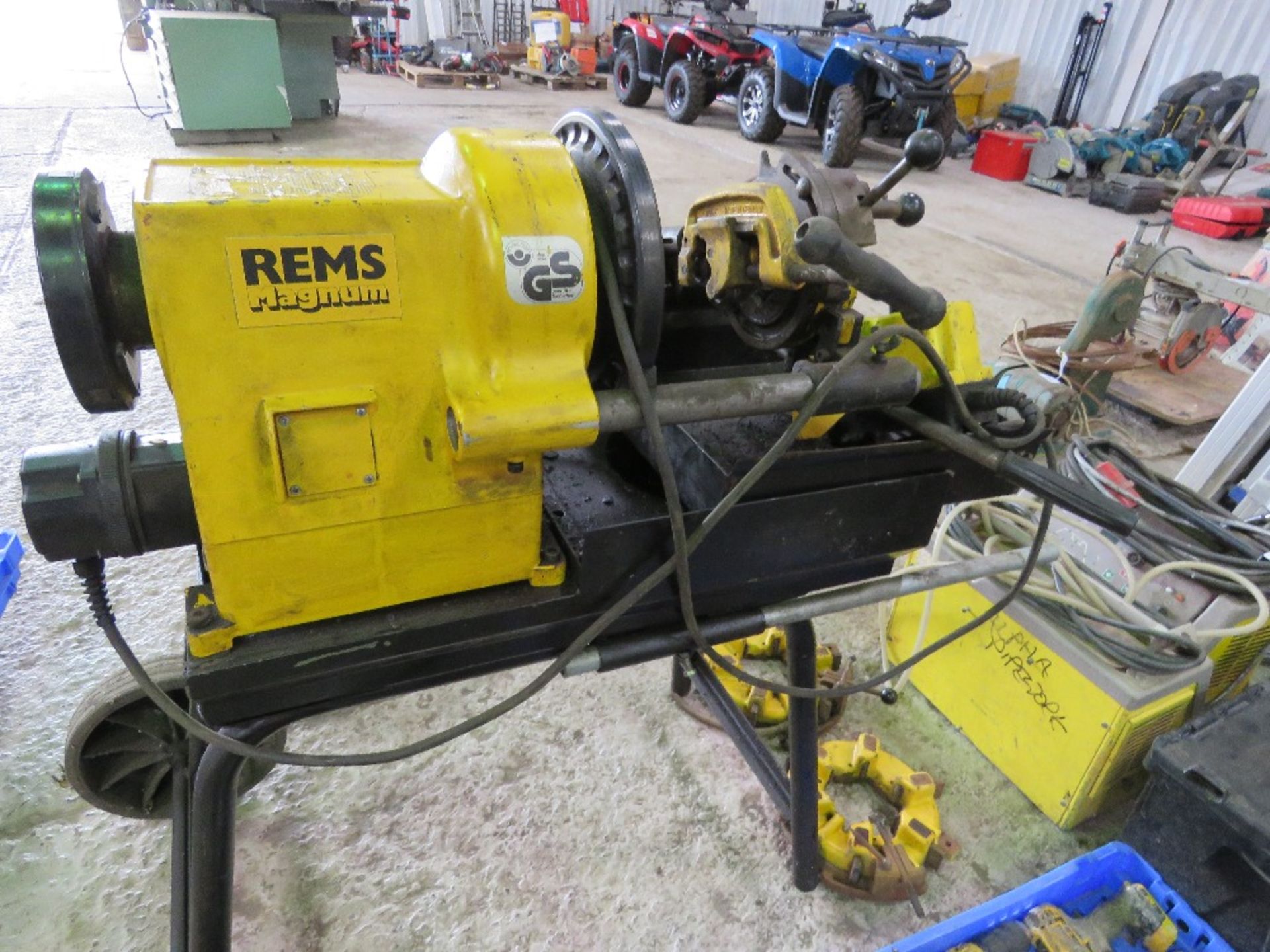 REMS 2000 PIPE THREADING STATION WITH 3 X HEADS. 110VOLT POWERED, SURPLUS TO REQUIREMENTS/LAZY ASSET - Image 4 of 5