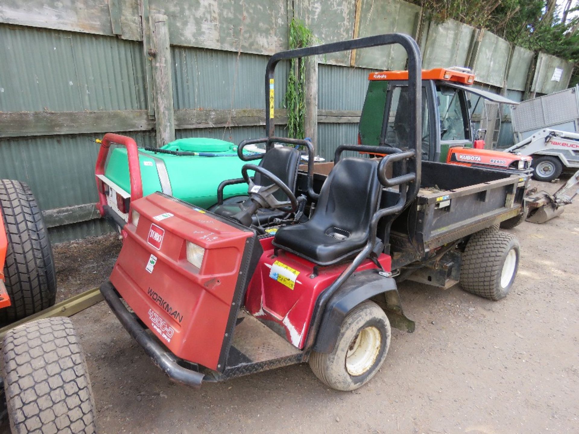 TORO 4300D 4WD UTILITY TRUCK WITH HYDRAULIC TIPPING. 1705 REC HOURS. WHEN TESTED WAS SEEN TO RUN, DR