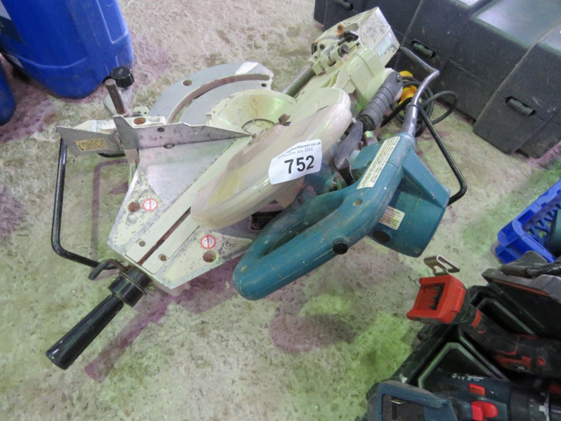 MAKITA 110V COMPOUND MITRE SAW THIS LOT IS SOLD UNDER THE AUCTIONEERS MARGIN SCHEME, THEREFORE NO V - Image 3 of 3