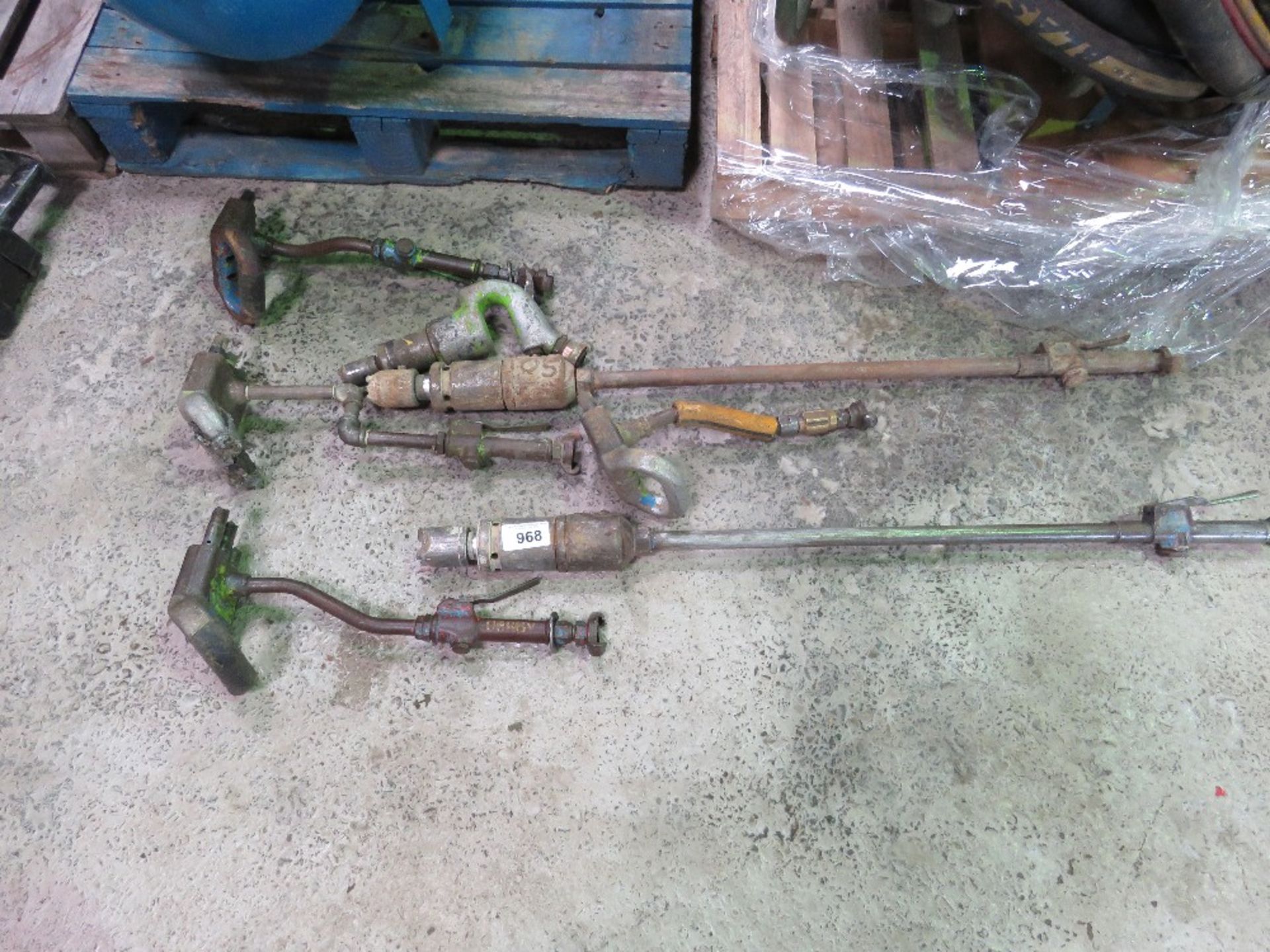 7 X ASSORTED POLE AND HAND HELD SCABBLERS. DIRECT FROM A LOCAL GROUNDWORKS COMPANY AS PART OF THE