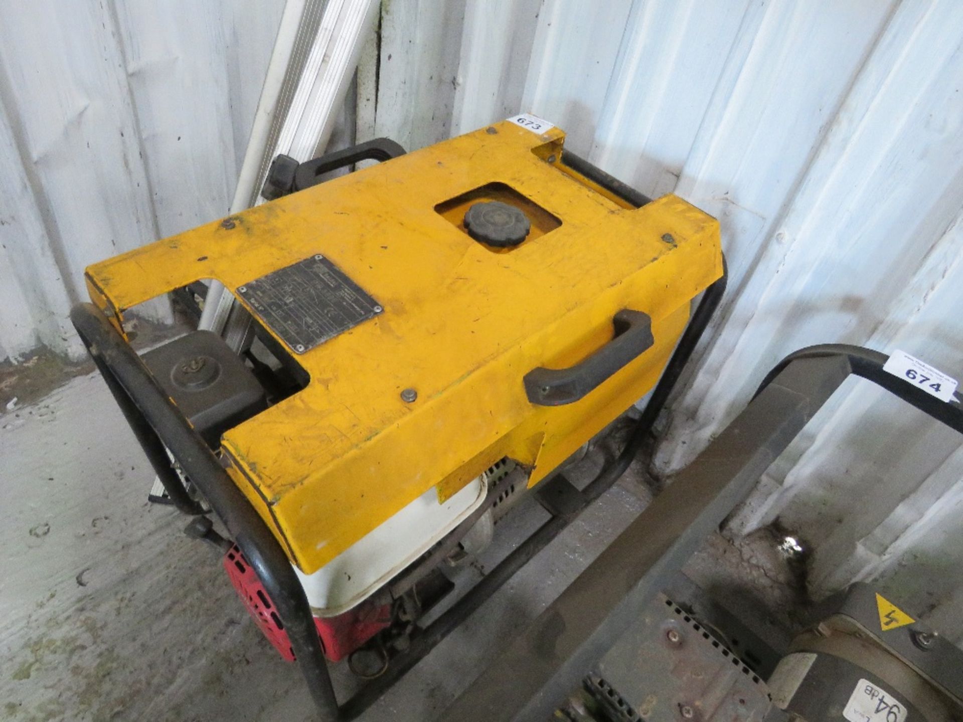 GENSET RW3000 HONDA ENGINED GENERATOR. THIS LOT IS SOLD UNDER THE AUCTIONEERS MARGIN SCHEME, THEREFO - Image 4 of 5