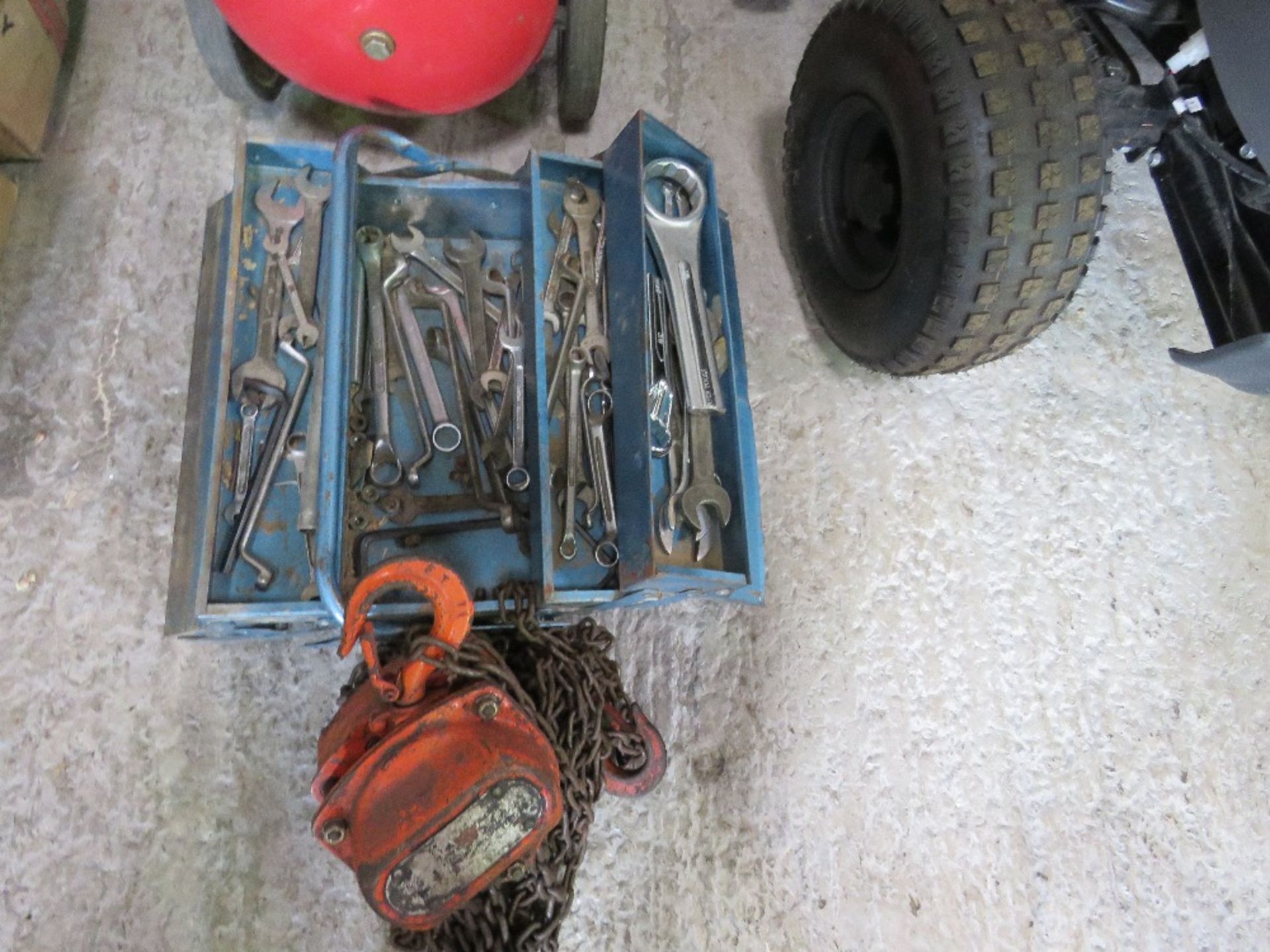 CHAIN HOIST PLUS SPANNERS IN A BOX. THIS LOT IS SOLD UNDER THE AUCTIONEERS MARGIN SCHEME, THEREFORE - Image 2 of 2