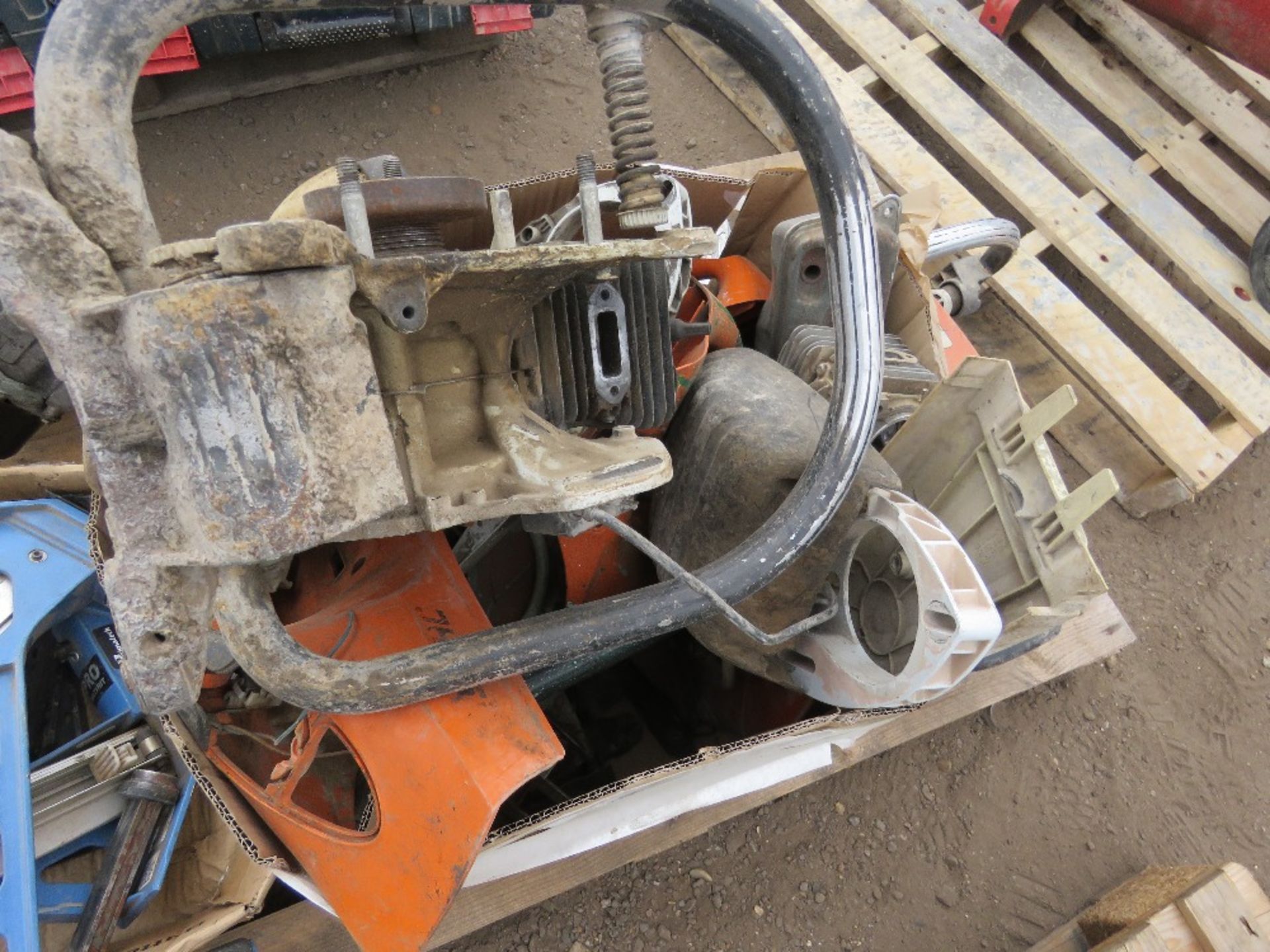 PETROL ENGINE PLUS ASSORTED STIHL SAW SPARES ETC. THIS LOT IS SOLD UNDER THE AUCTIONEERS MARGIN SCHE - Image 3 of 5