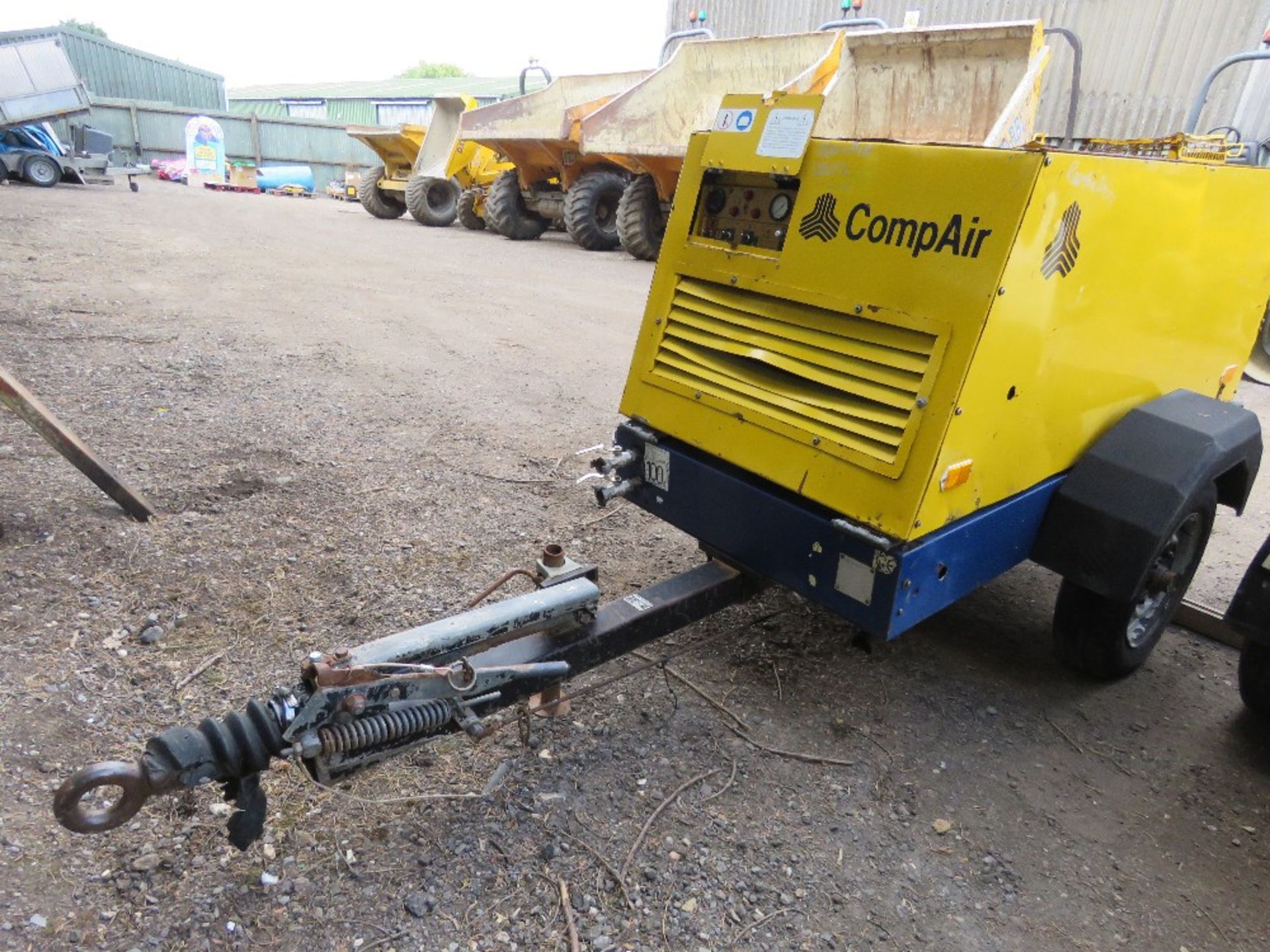 COMPAIR TOWED COMPRESSOR WITH DEUTZ ENGINE. WHEN TESTED WAS SEEN TO RUN AND MAKE AIR. - Image 2 of 5