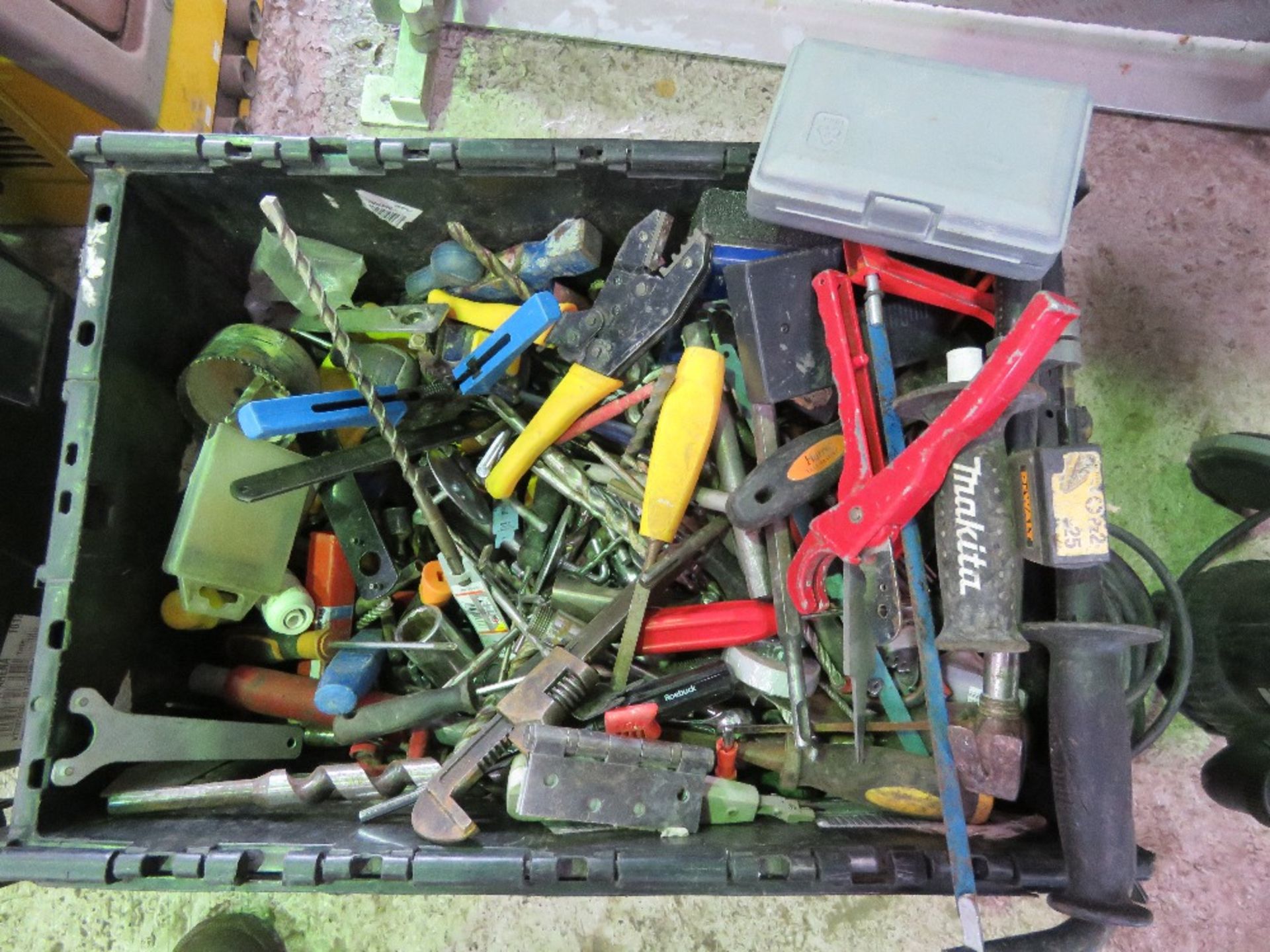 LARGE BOX OF ASSORTED TOOLS AND SUNDRIES THIS LOT IS SOLD UNDER THE AUCTIONEERS MARGIN SCHEME, THER - Image 3 of 5