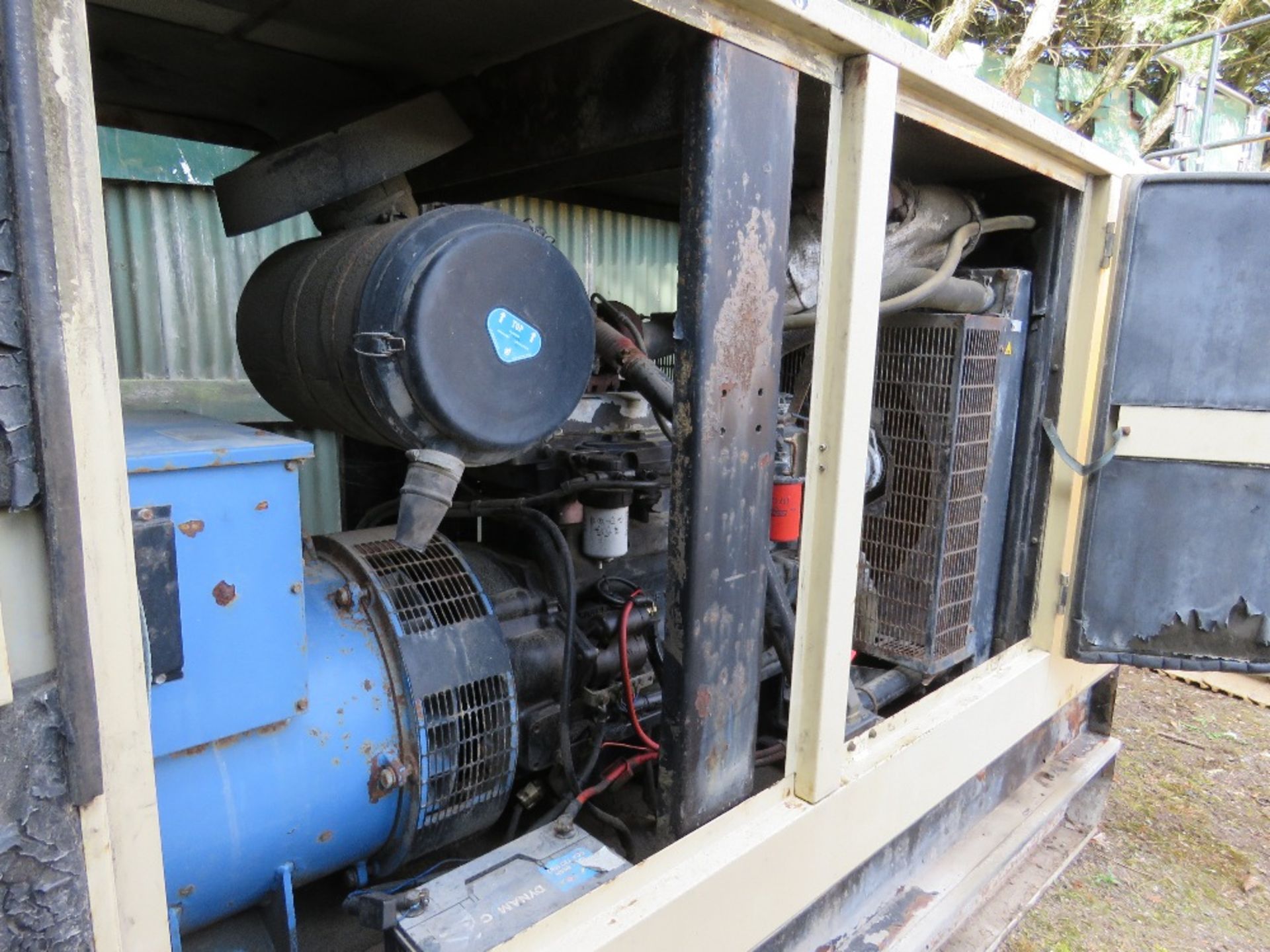 INGERSOLL RAND G200 SKID MOUNTED 200KVA RATED GENERATOR SET WITH JOHN DEERE ENGINE. W - Image 8 of 14