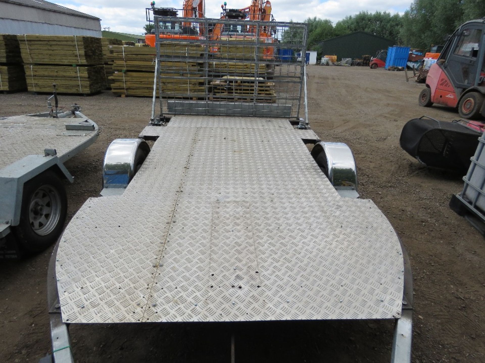 SINGLE AXLED QUAD BIKE / FLAT TRAILER 1.8M WIDE X 2.4M LENGTH BED APPROX. SOURCED FROM LIQUIDATION. - Image 5 of 6