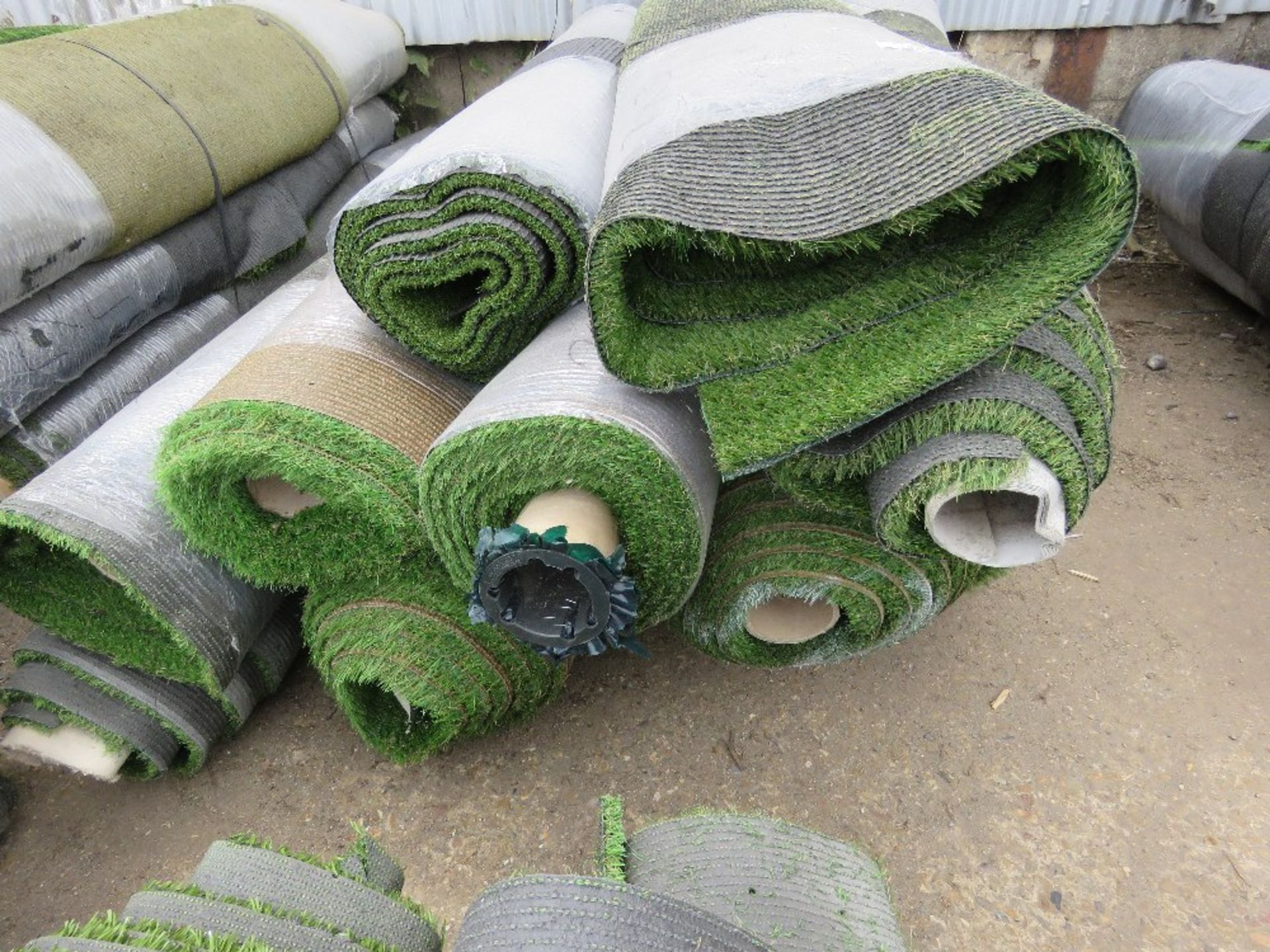 PALLET OF QUALITY GRADE ASTRO TURF GRASS MATTING, PART ROLLS AS SHOWN IN IMAGES. THIS LOT IS SOLD U - Image 2 of 3